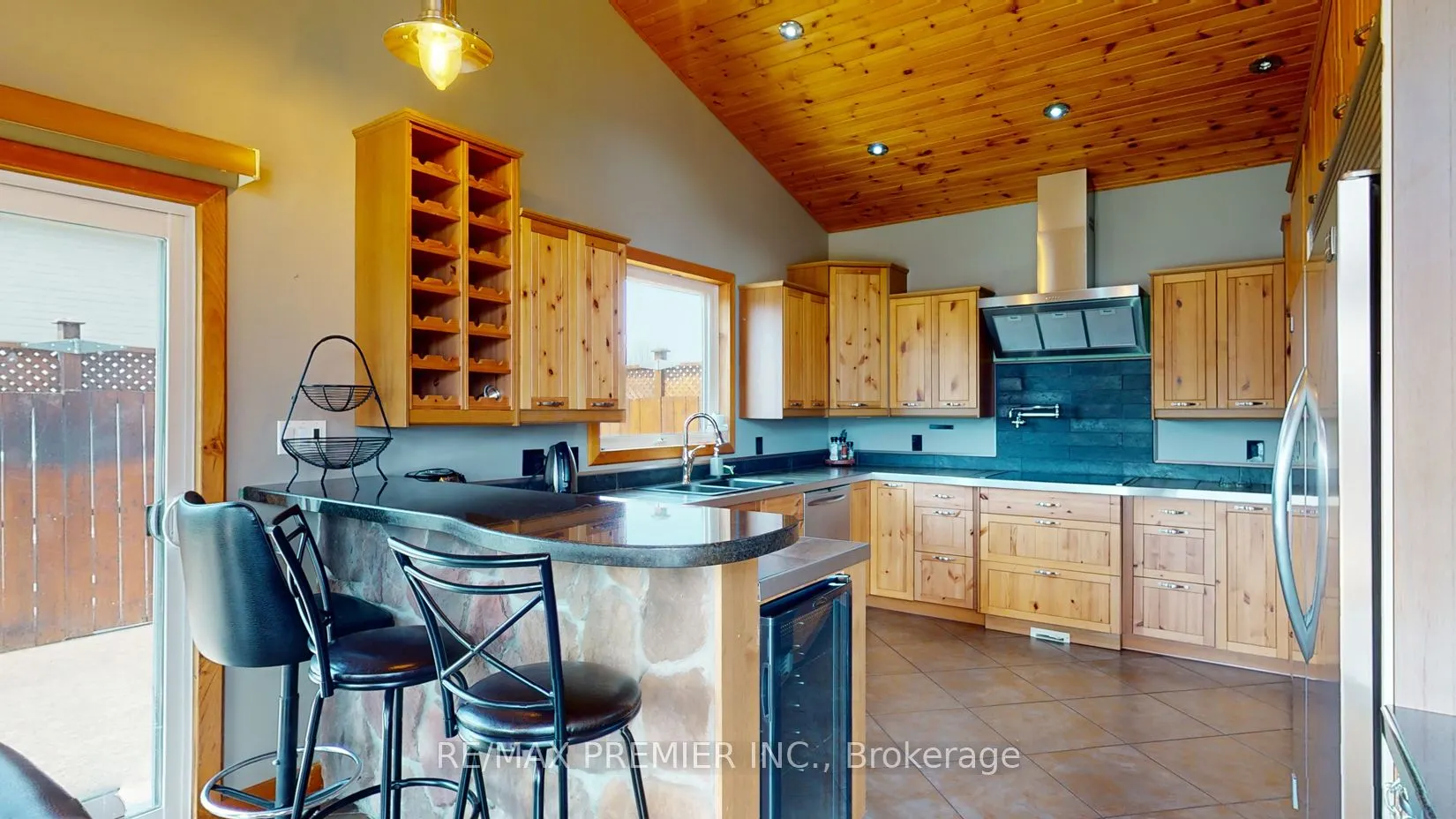 31 Paradise Boulevard