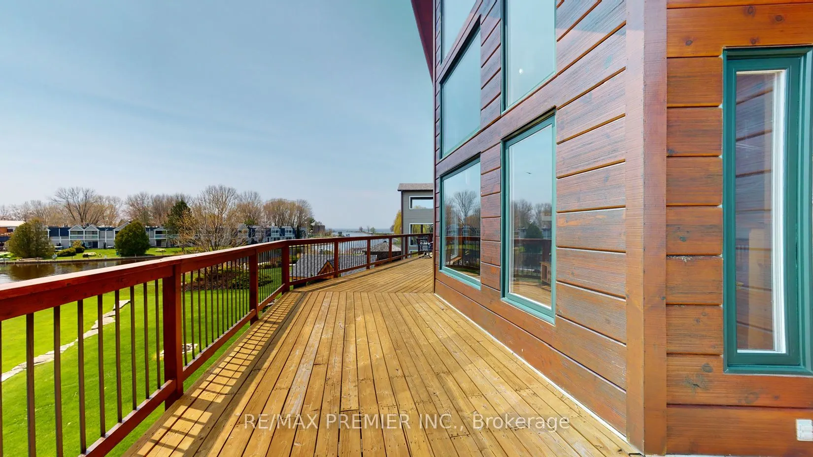 31 Paradise Boulevard