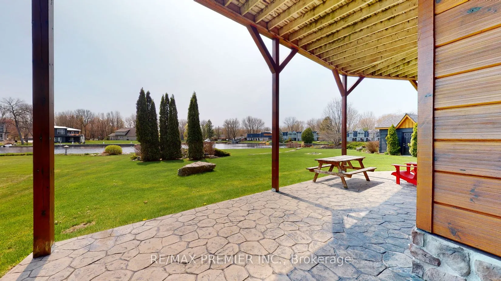 31 Paradise Boulevard