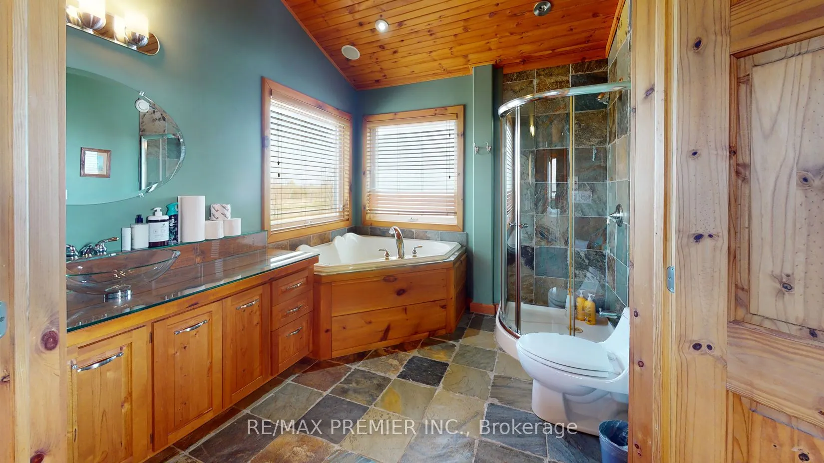 31 Paradise Boulevard