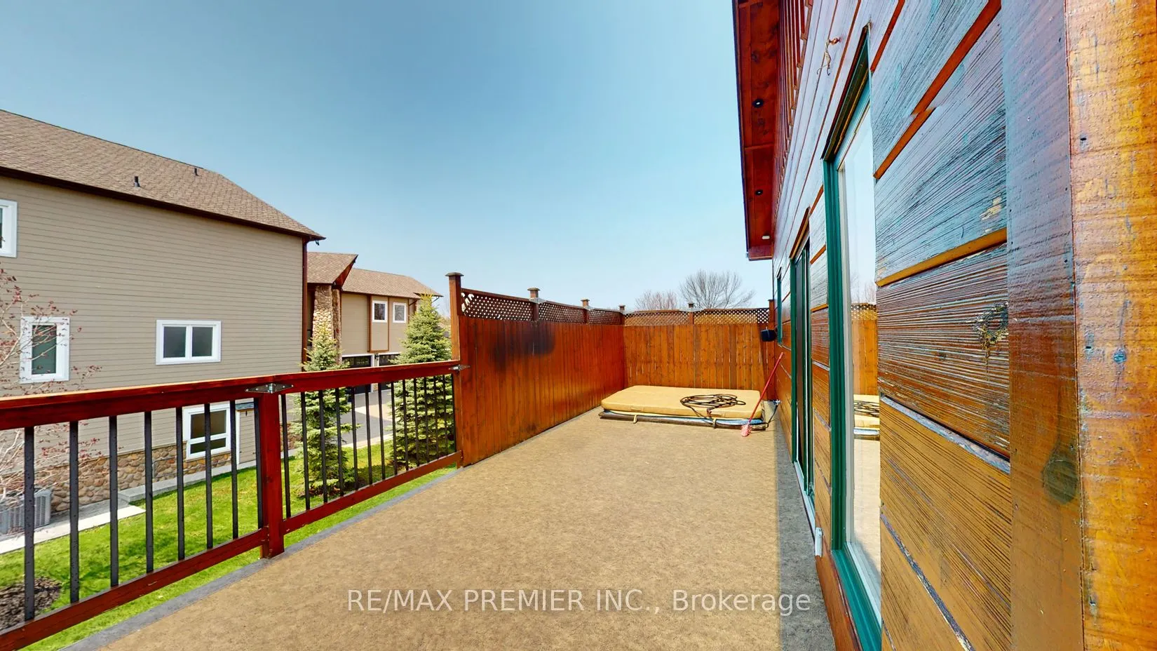 31 Paradise Boulevard