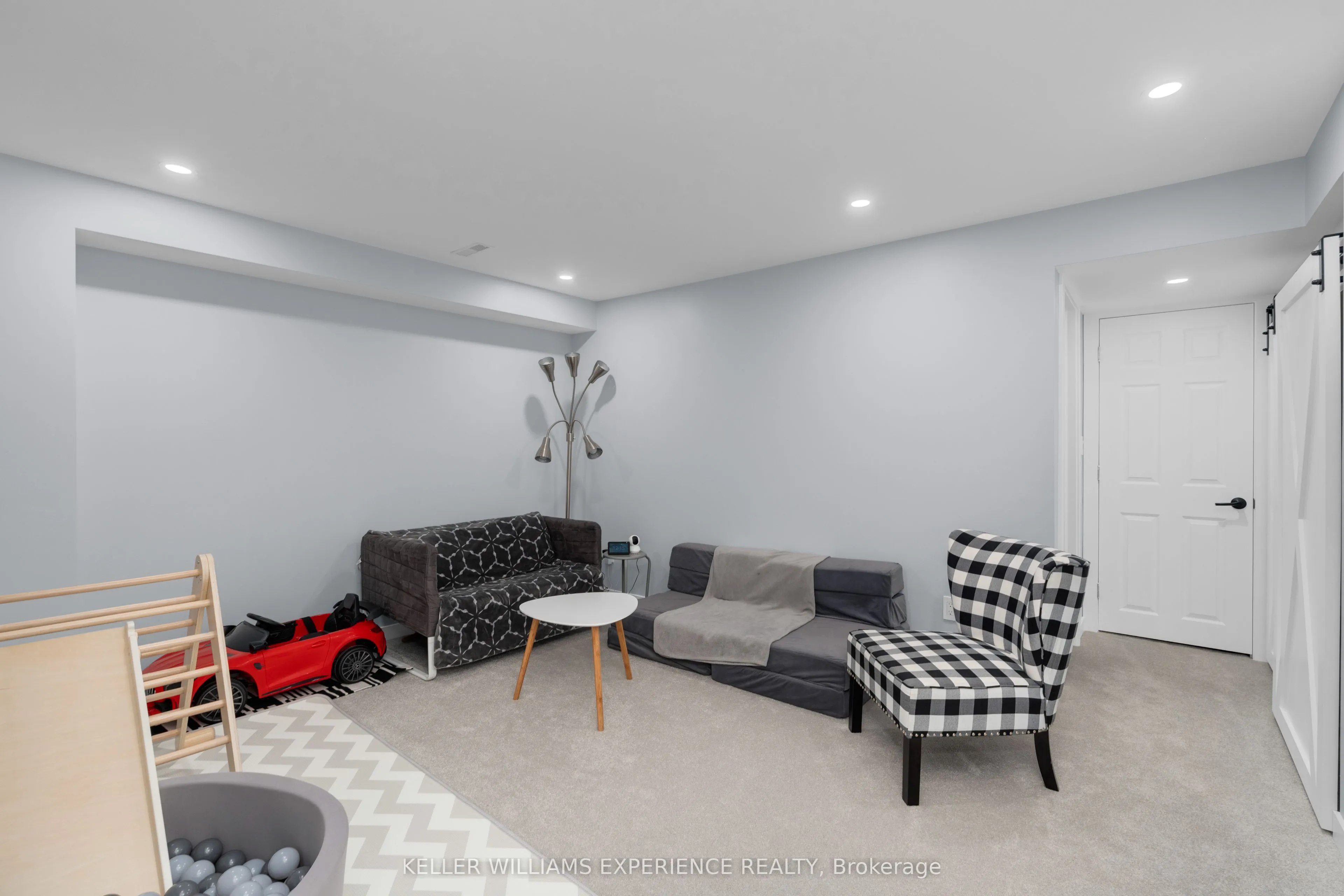 25 South Street, #123