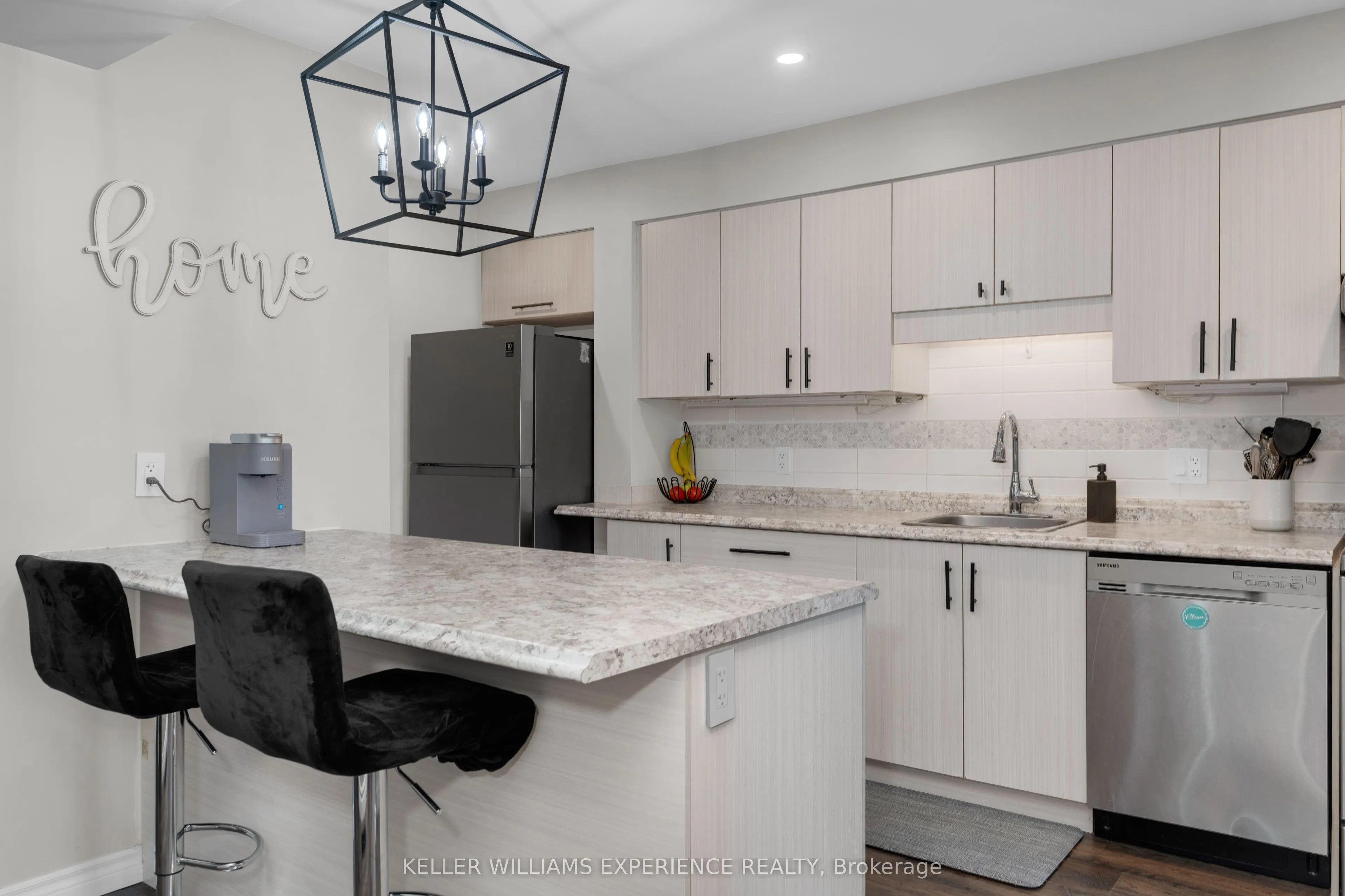 25 South Street, #123