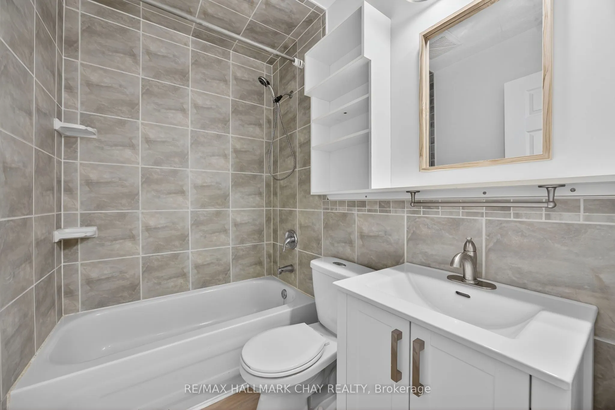 158 Pringle Drive, #Lower