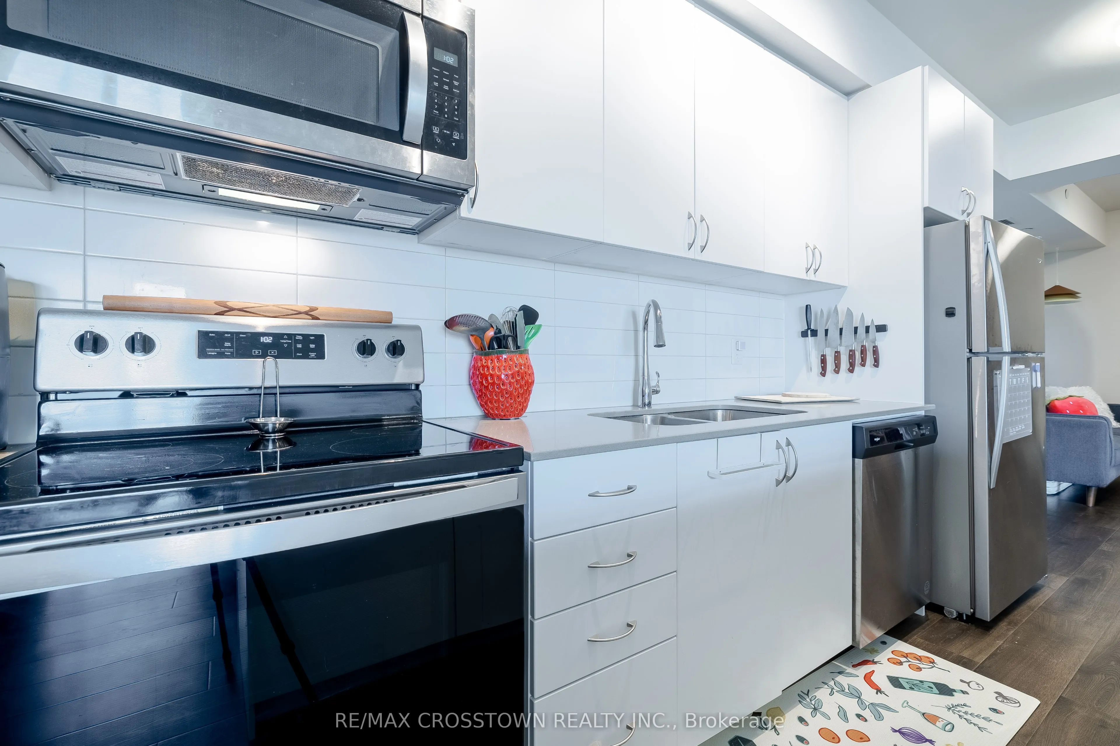 56 Lakeside Terrace, #908