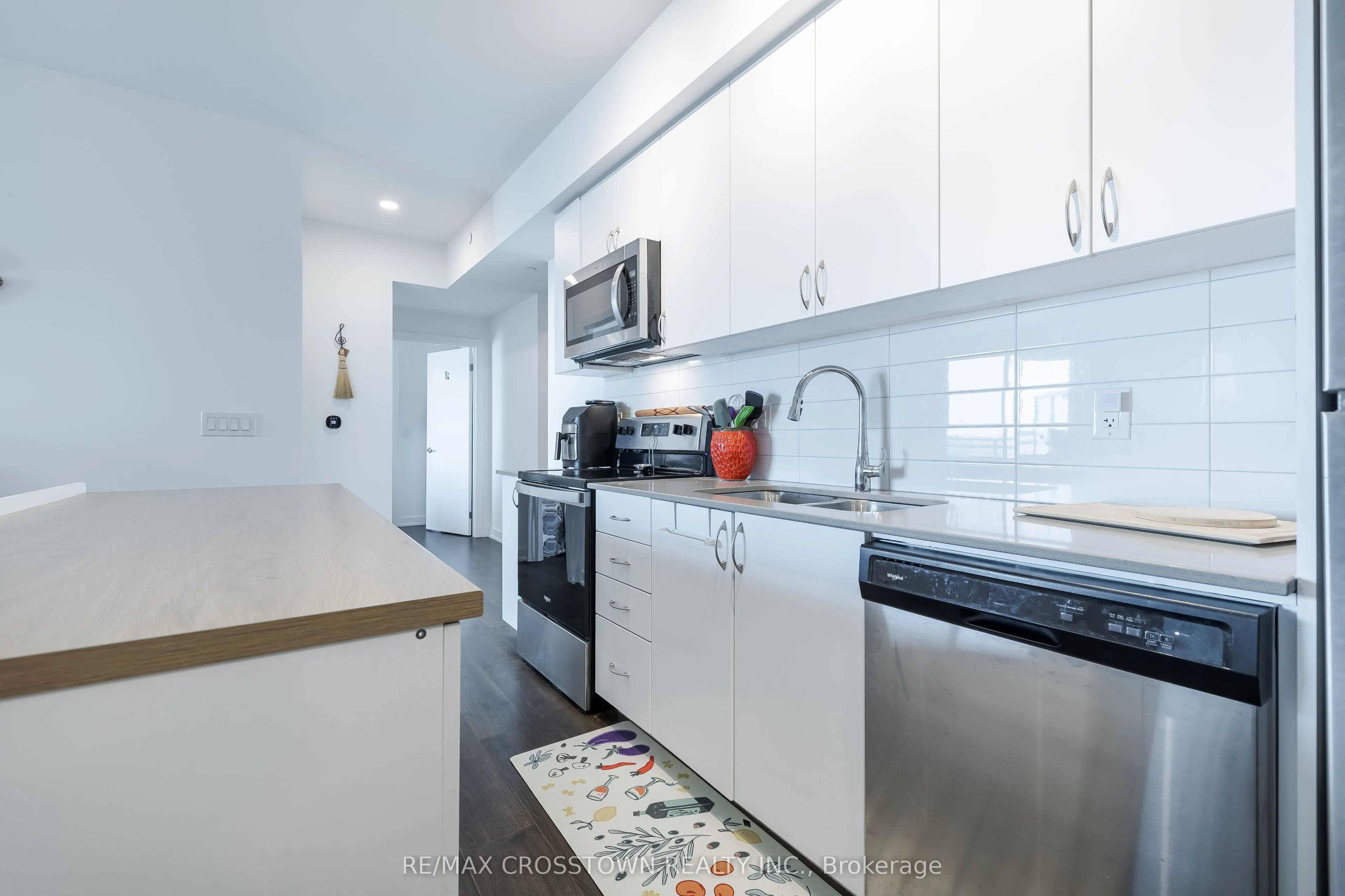 56 Lakeside Terrace, #908