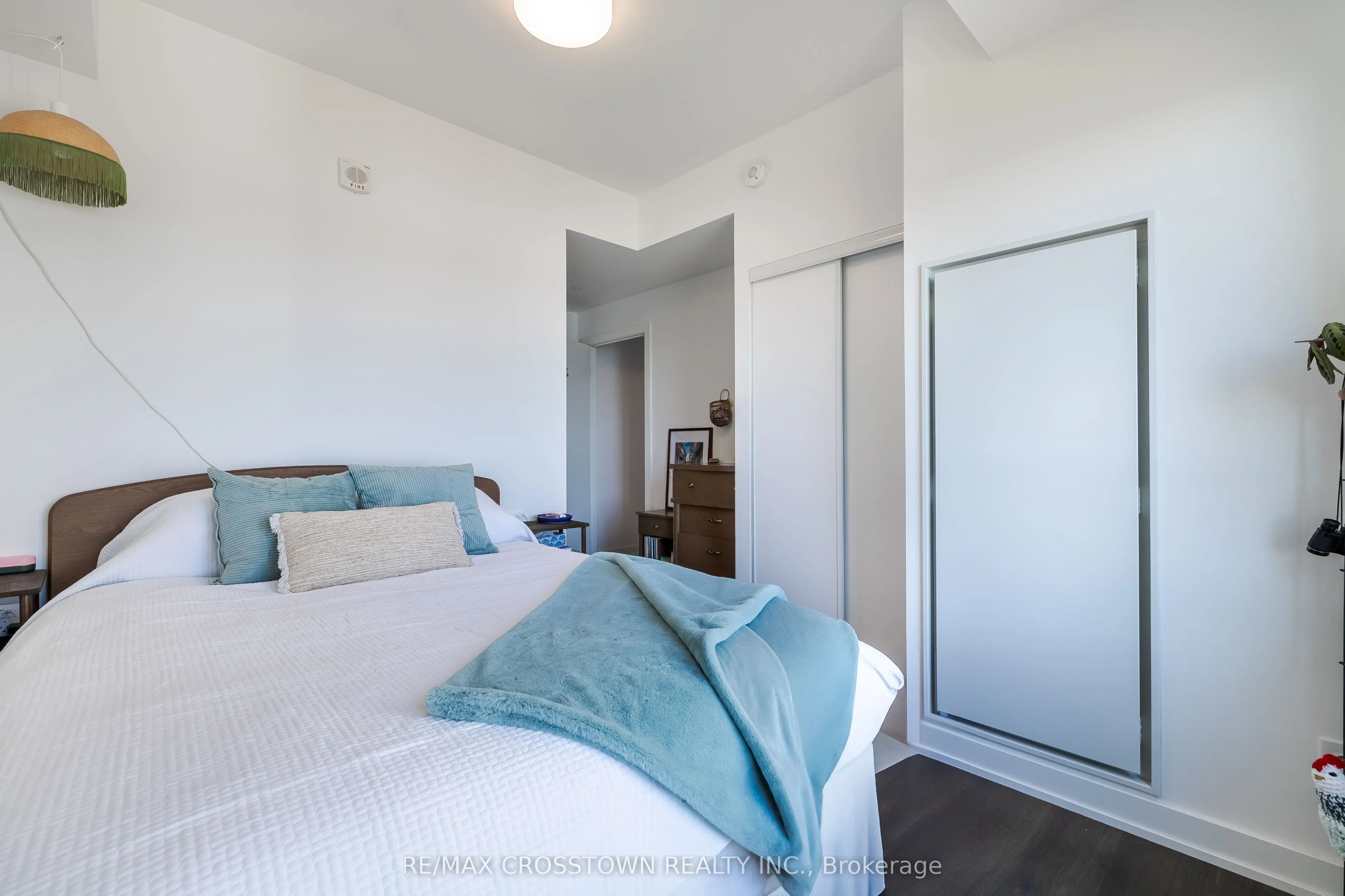 56 Lakeside Terrace, #908