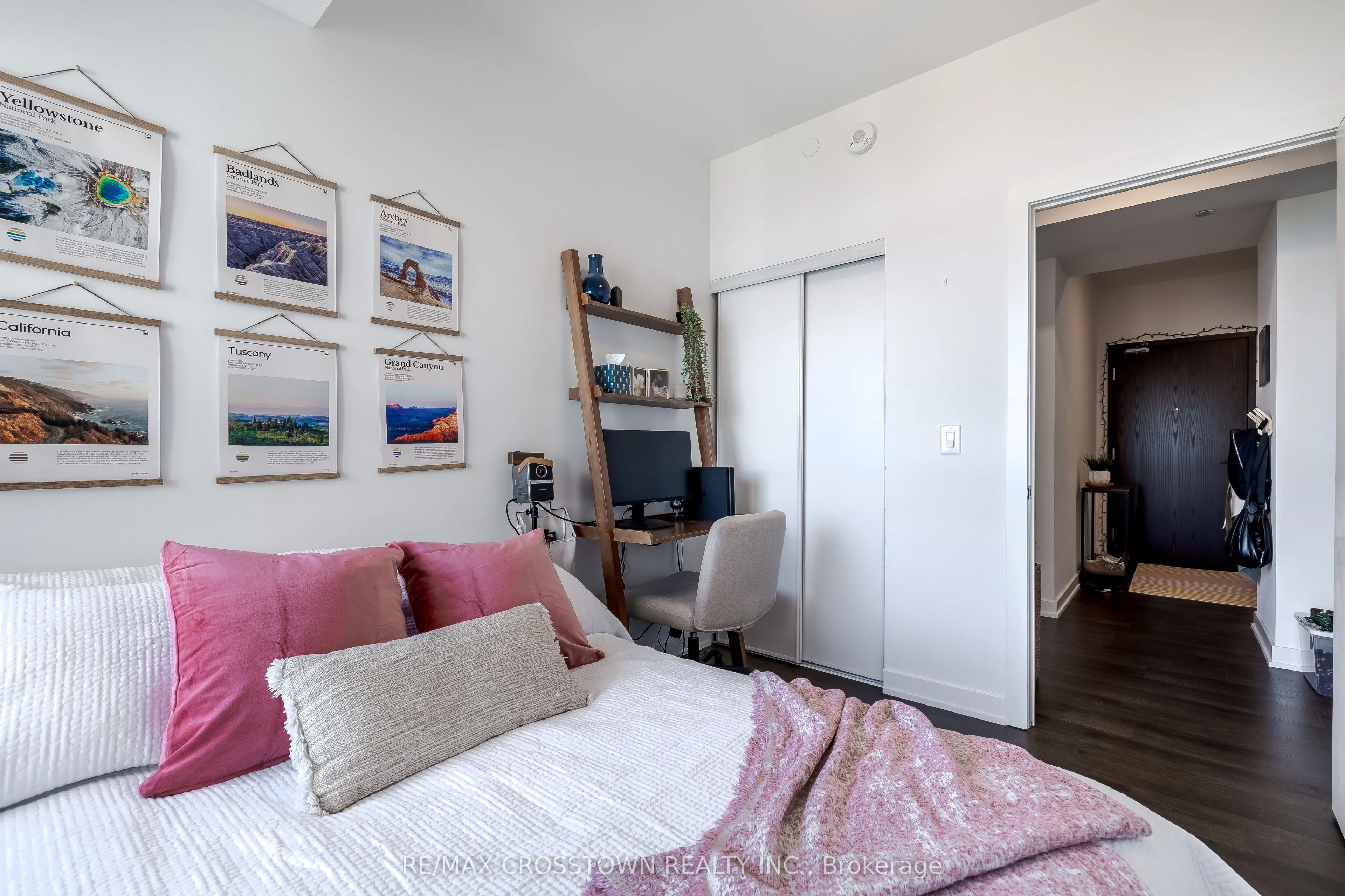 56 Lakeside Terrace, #908