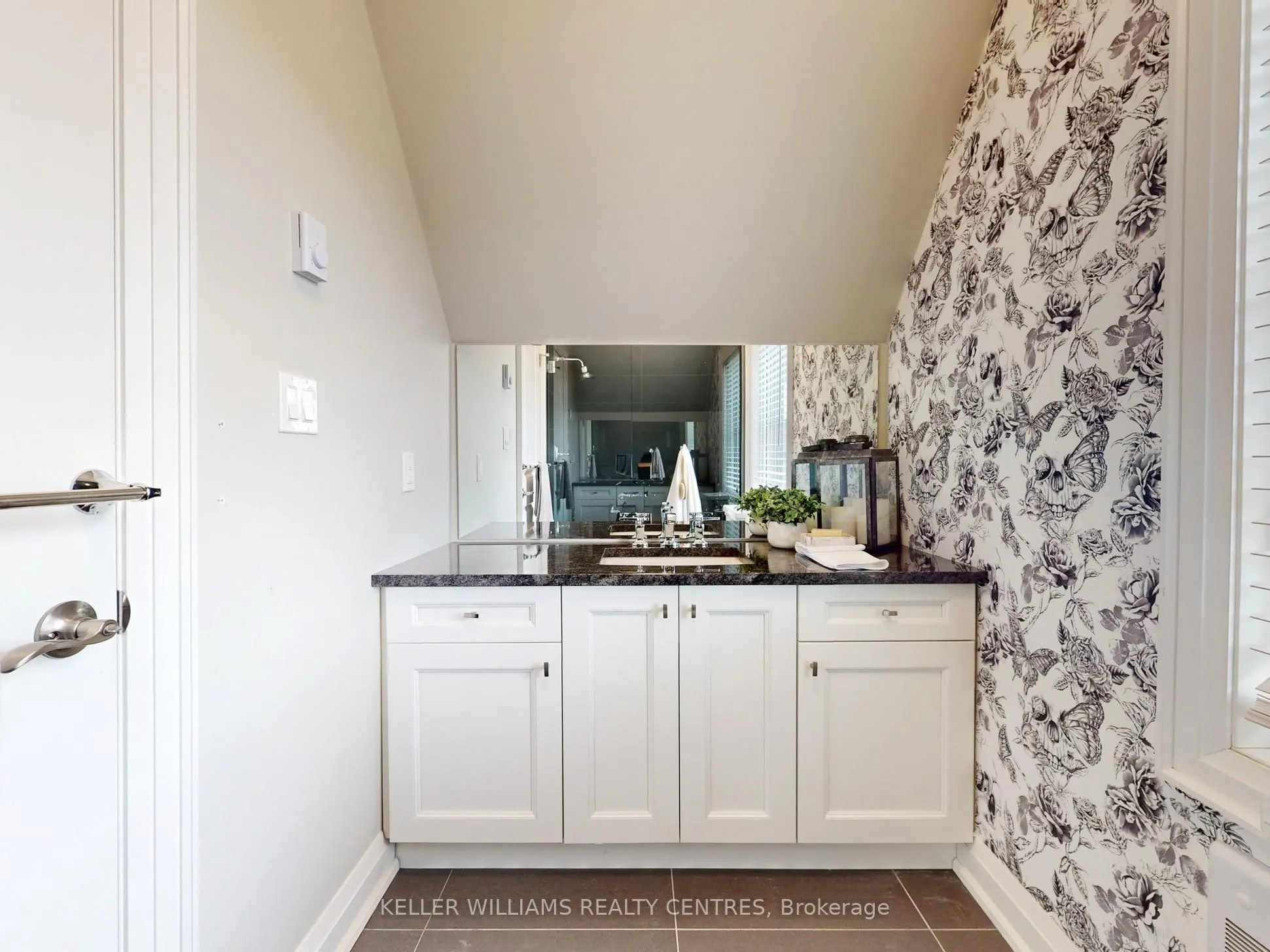 2 Thoroughbred Drive