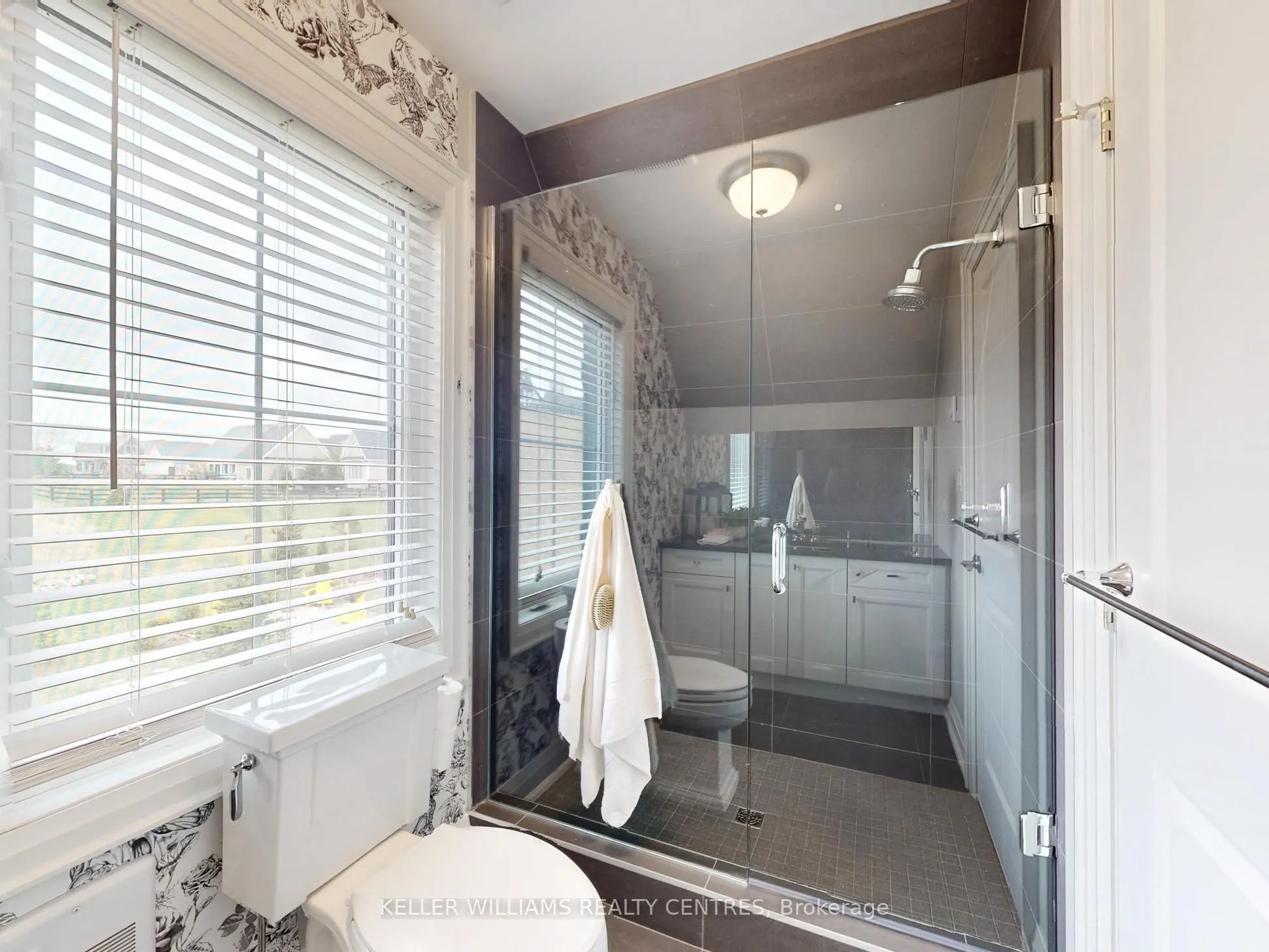 2 Thoroughbred Drive