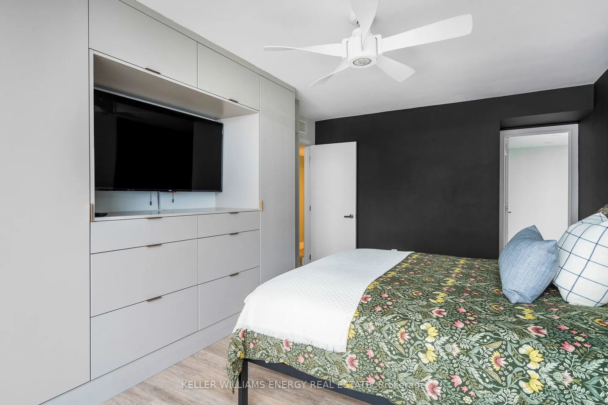 24 Ramblings Way, #901