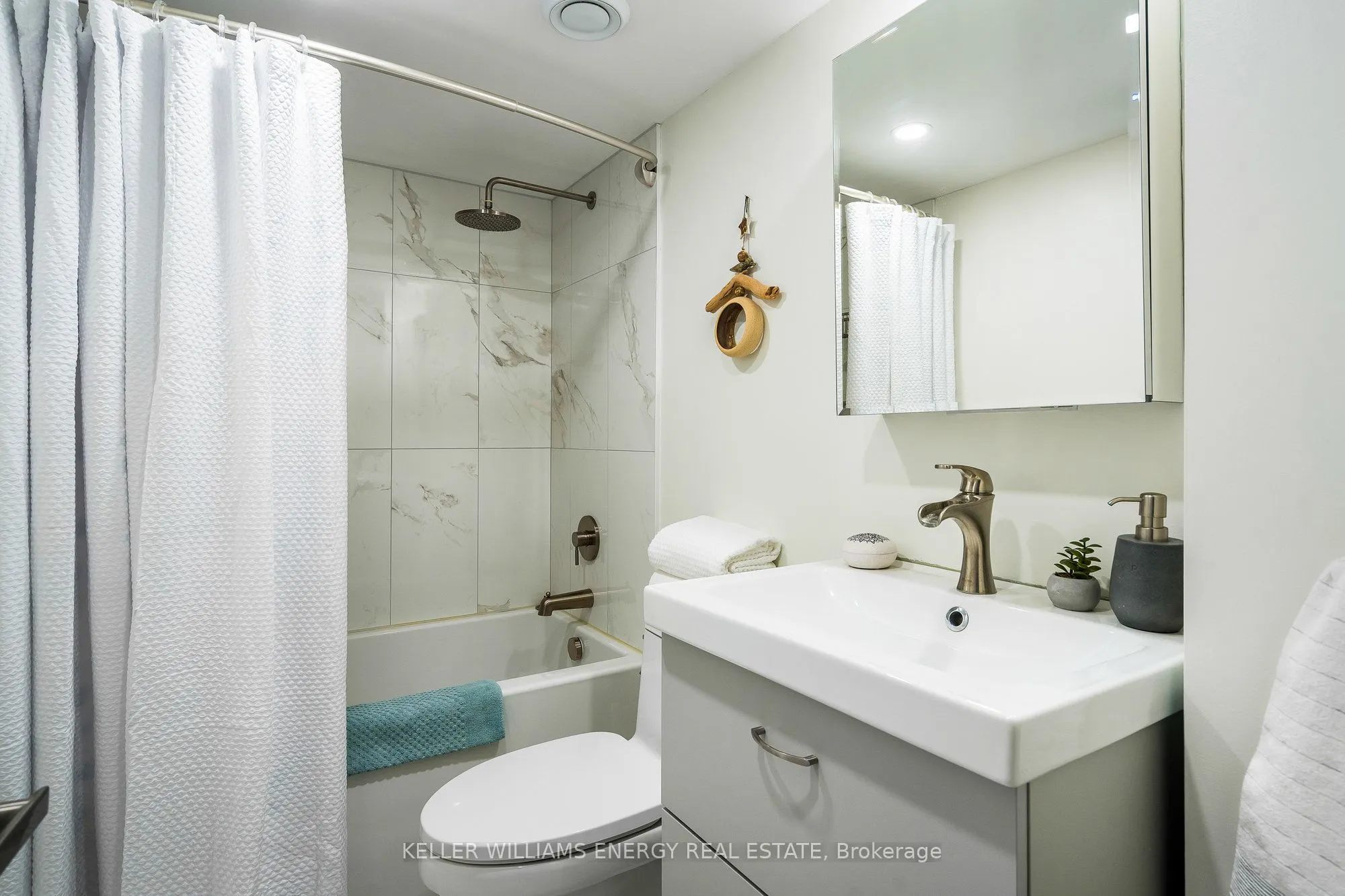 24 Ramblings Way, #901