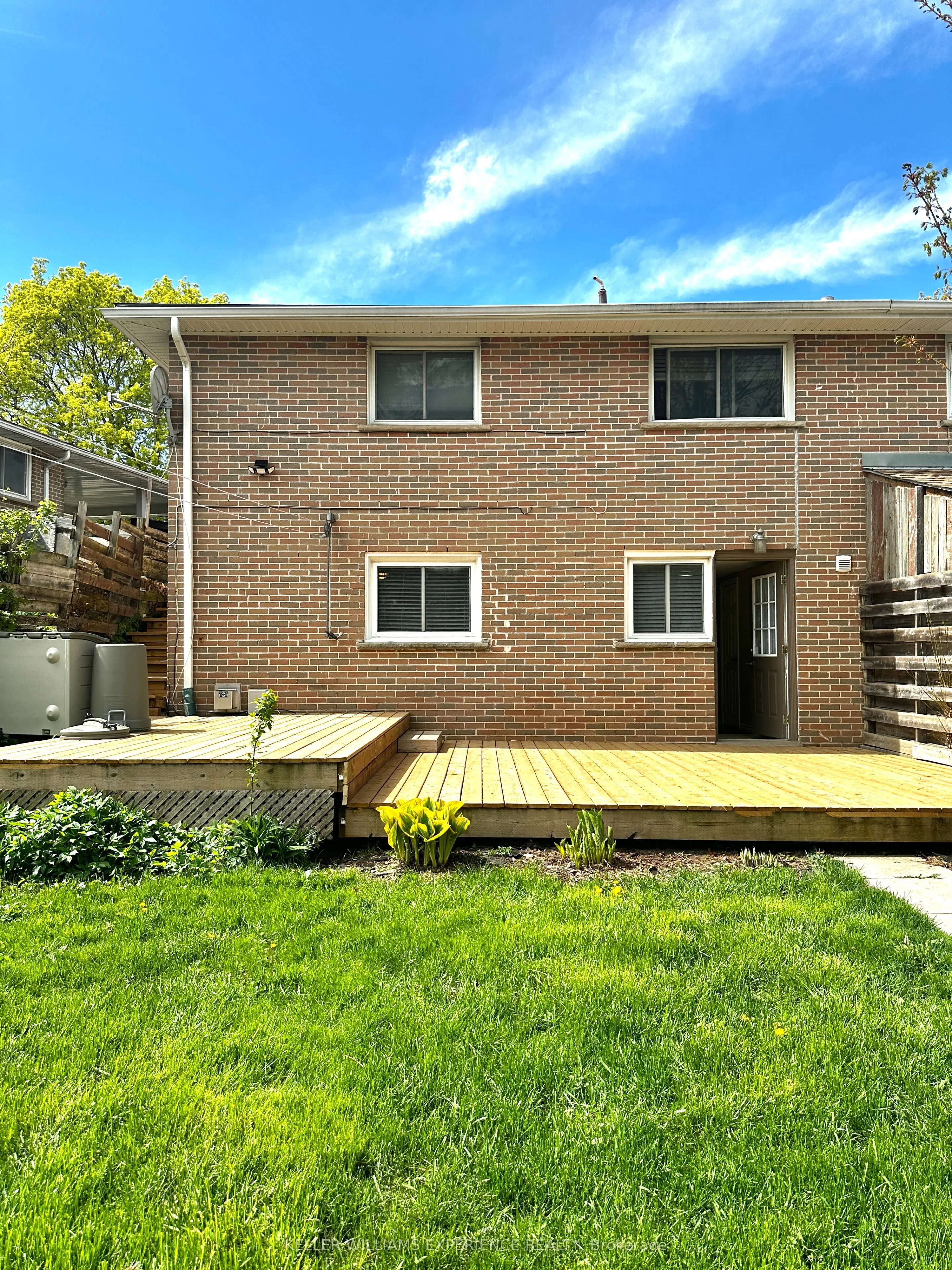 33 Daphne Crescent, #Lower