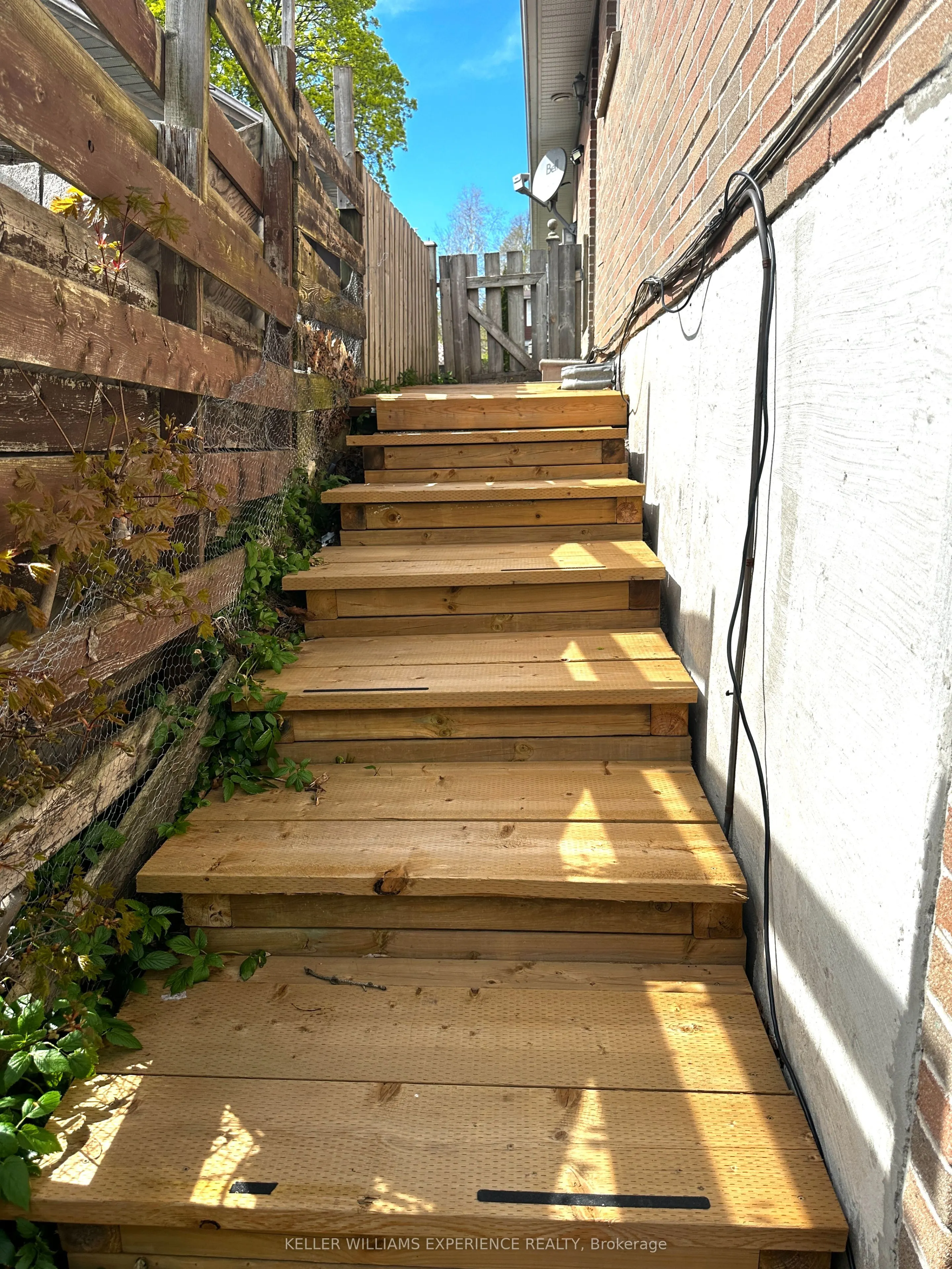 33 Daphne Crescent, #Lower