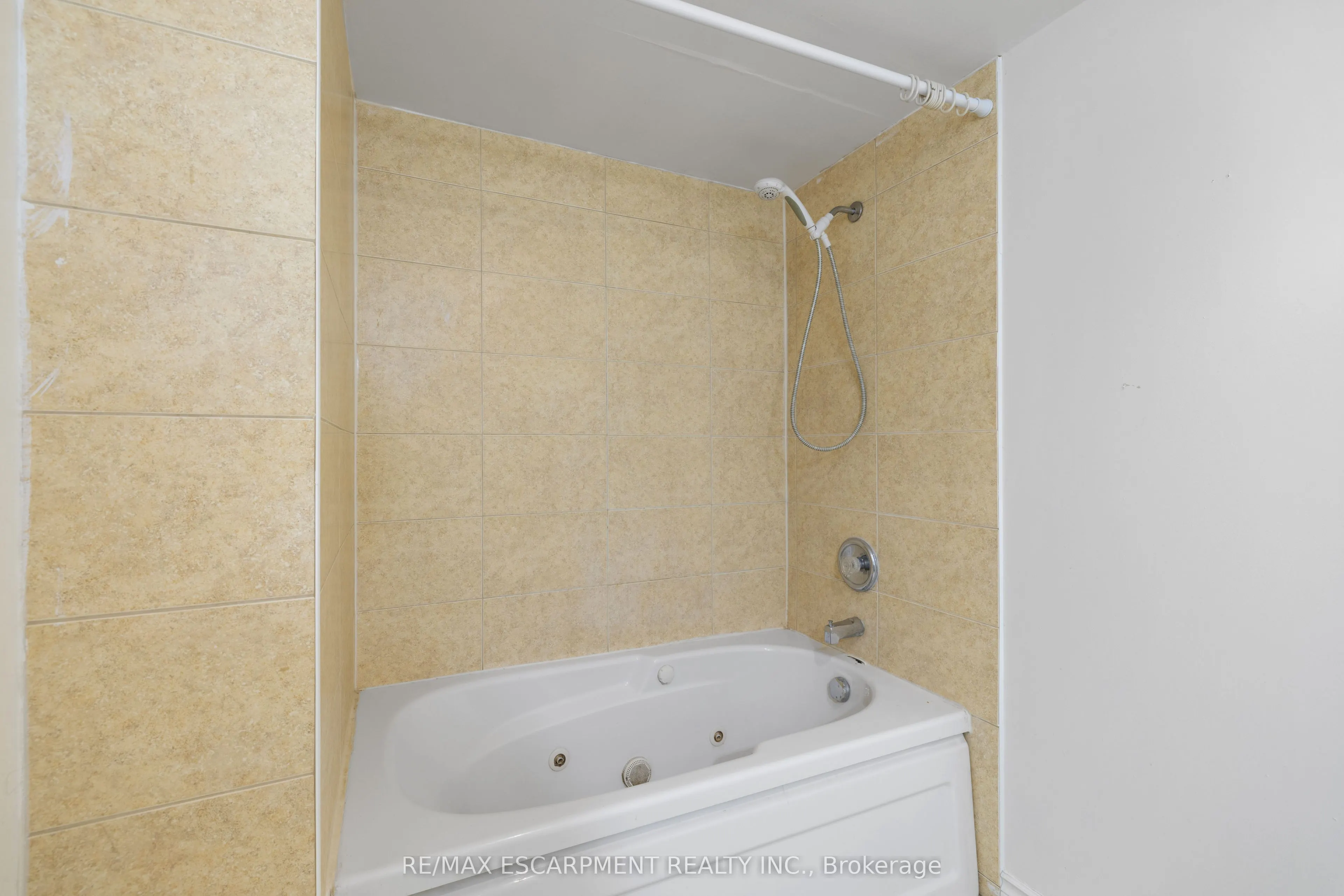 20 Mulligan Lane, #8