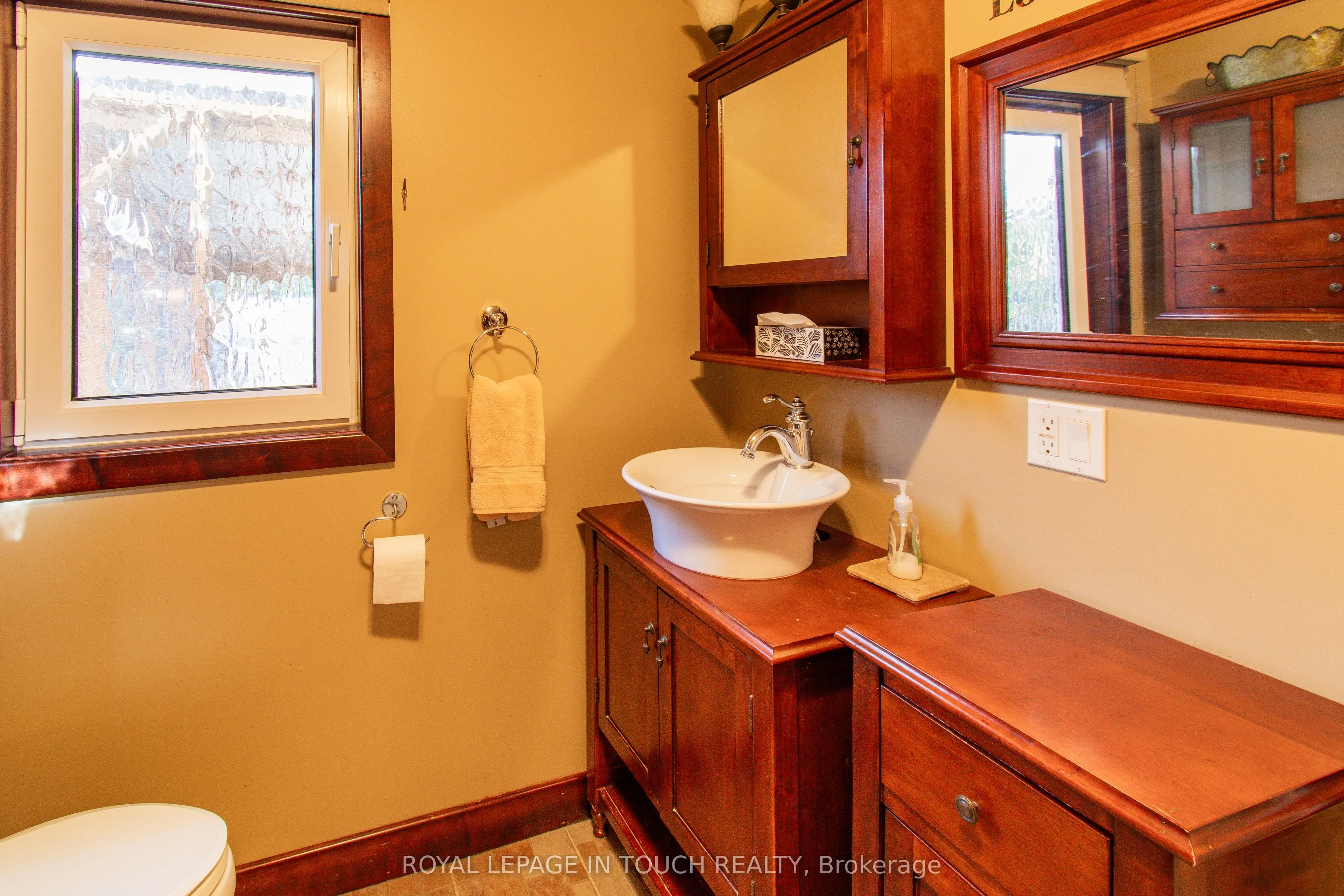 21 Robins Point Road