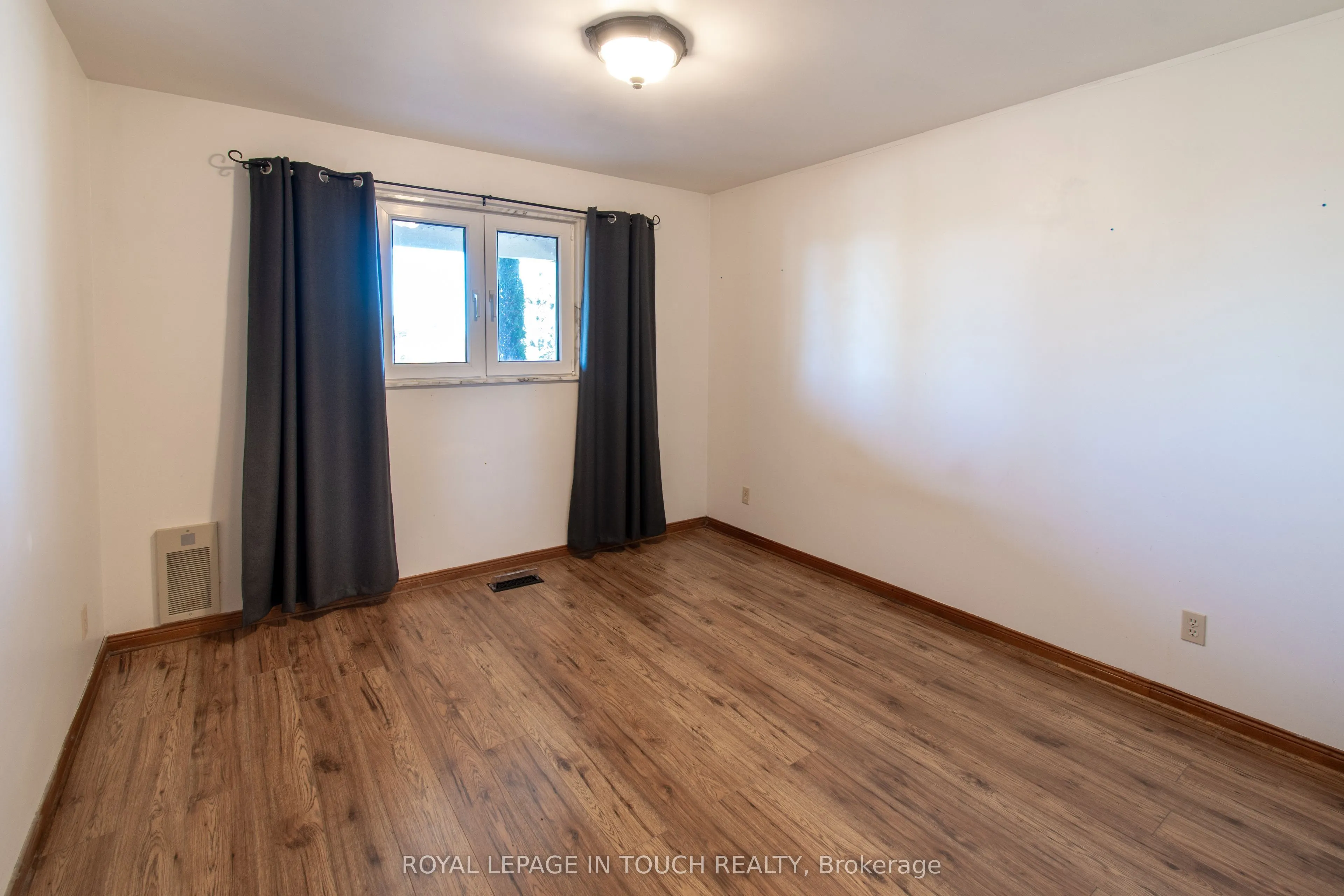 21 Robins Point Road