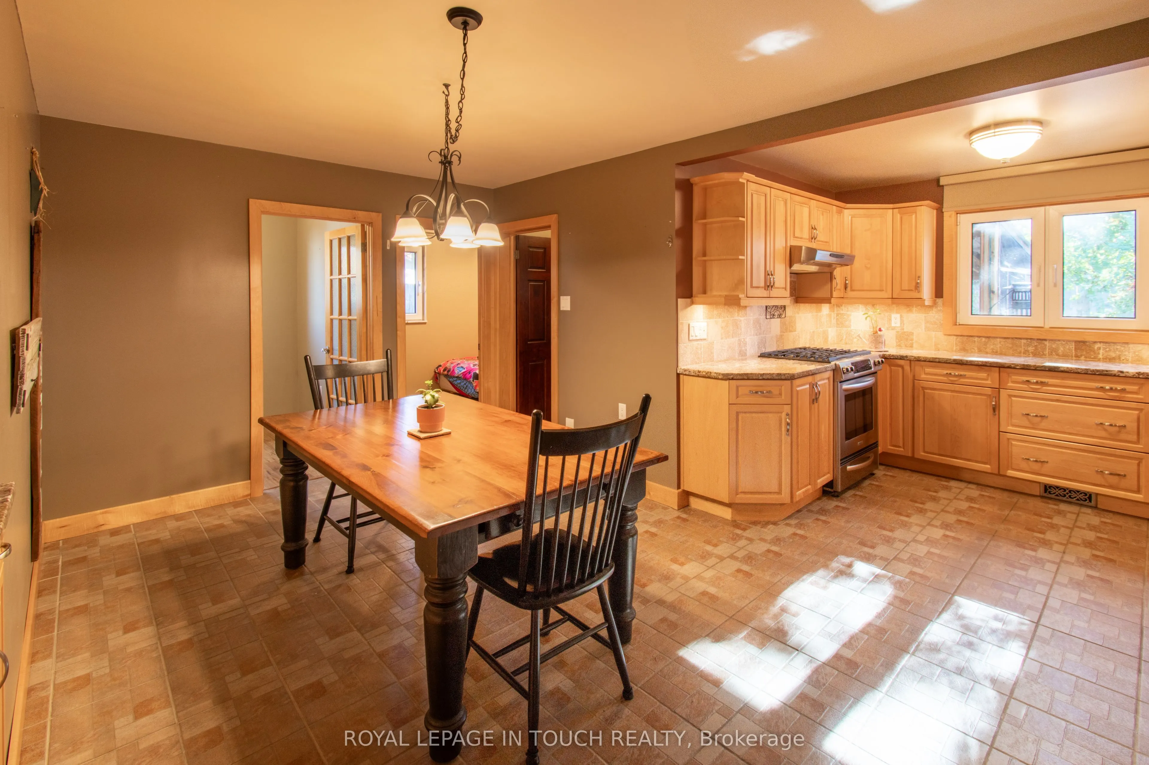 21 Robins Point Road