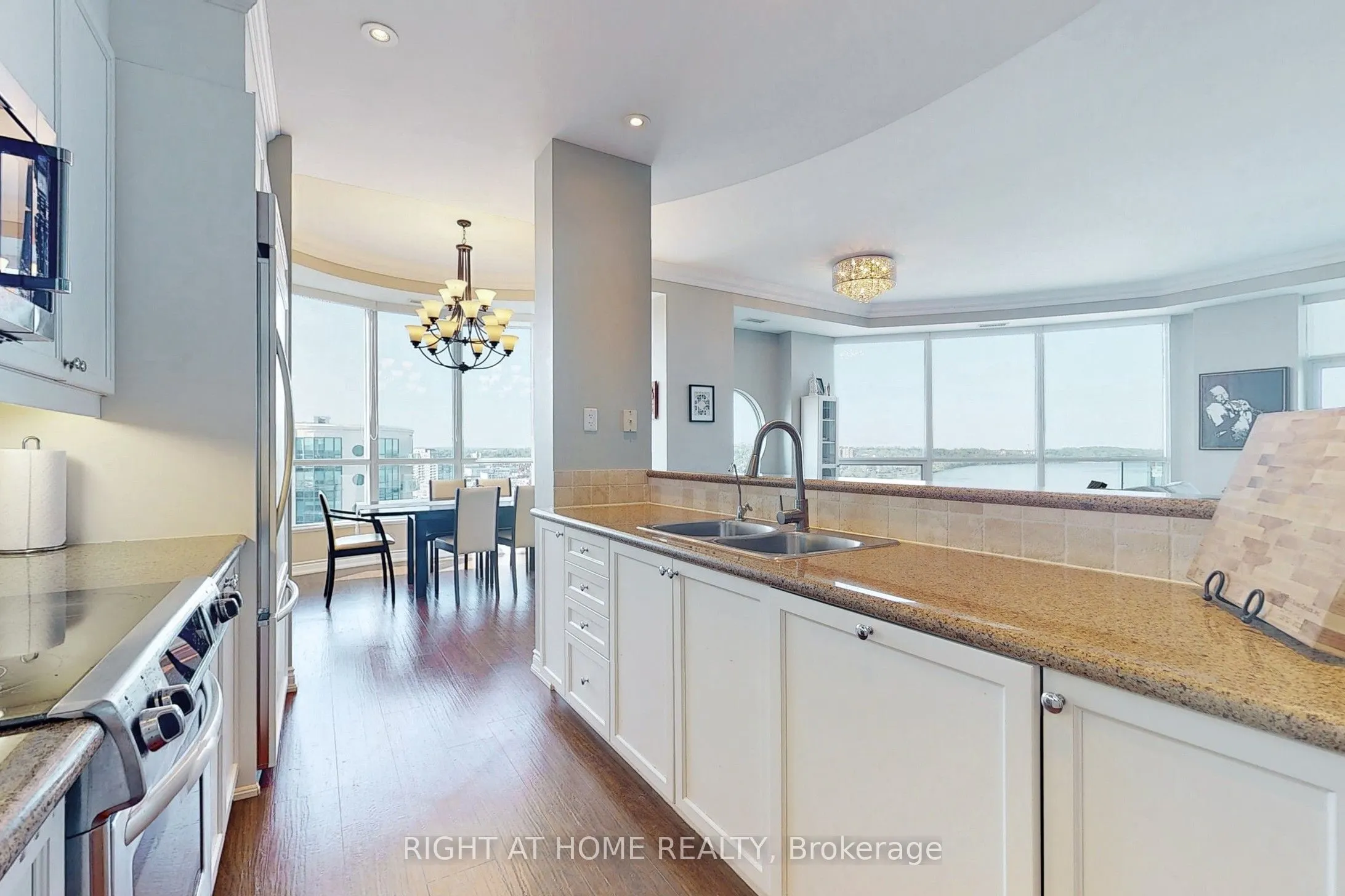 37 Ellen Street, #Ph06