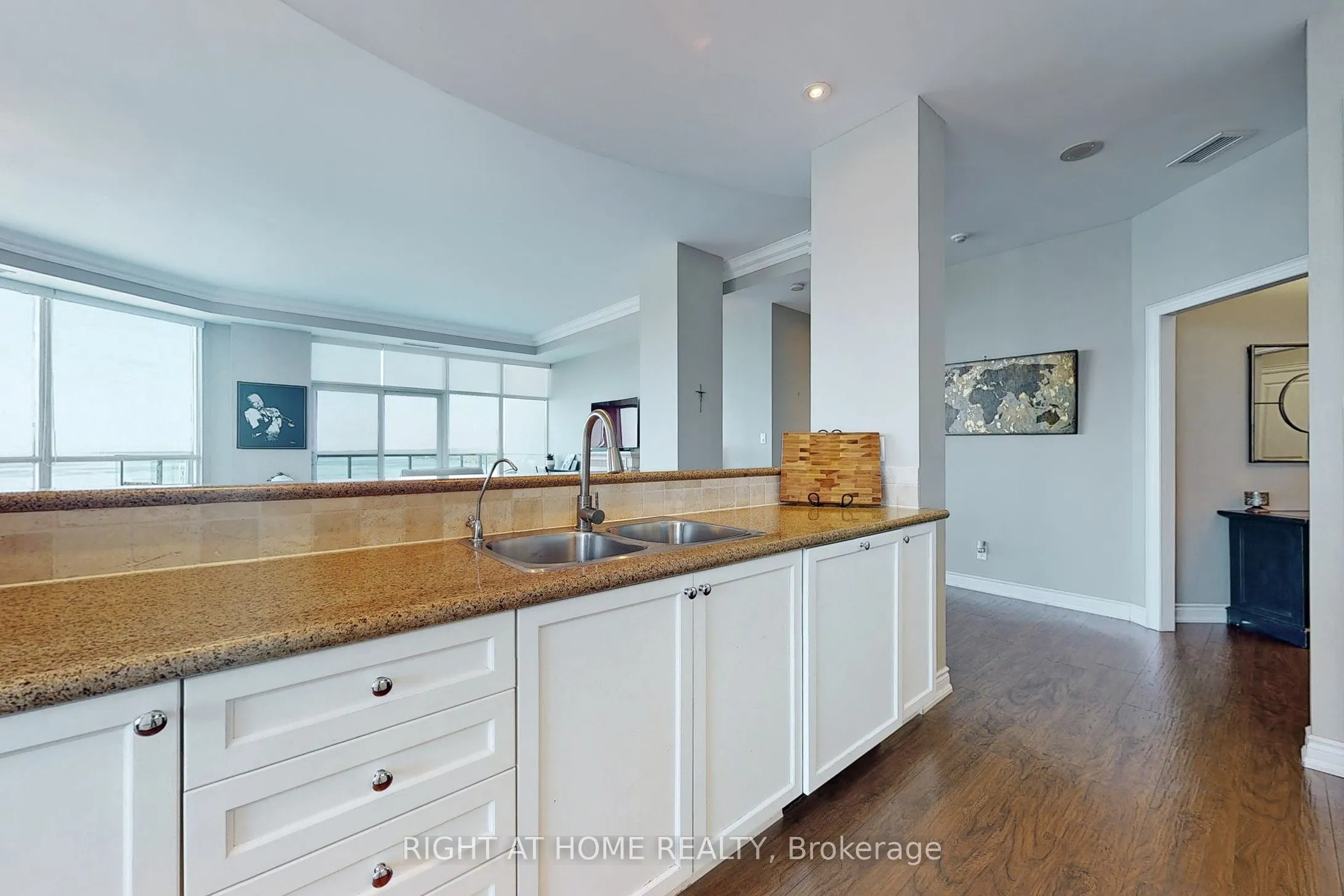 37 Ellen Street, #Ph06