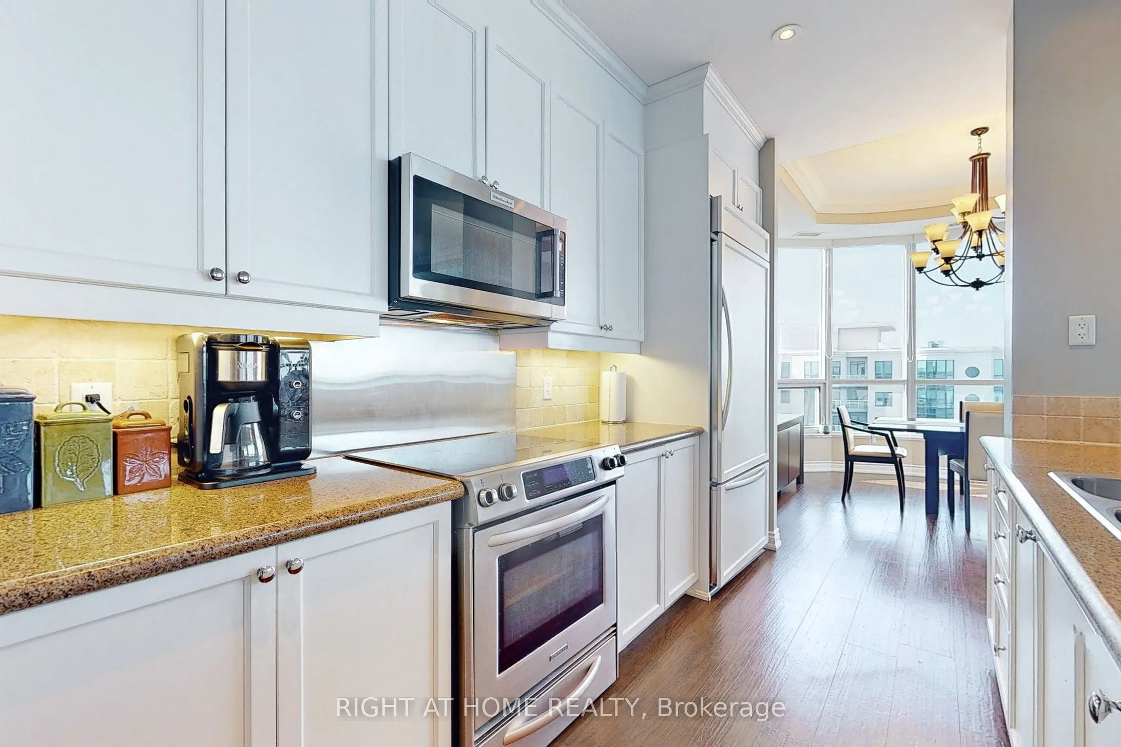 37 Ellen Street, #Ph06