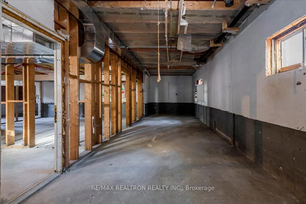 901 17th Concession West Road