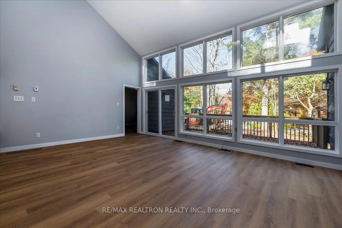 901 17th Concession West Road