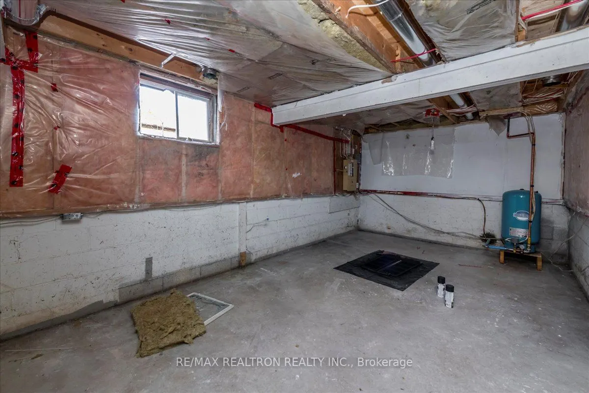 901 17th Concession West Road