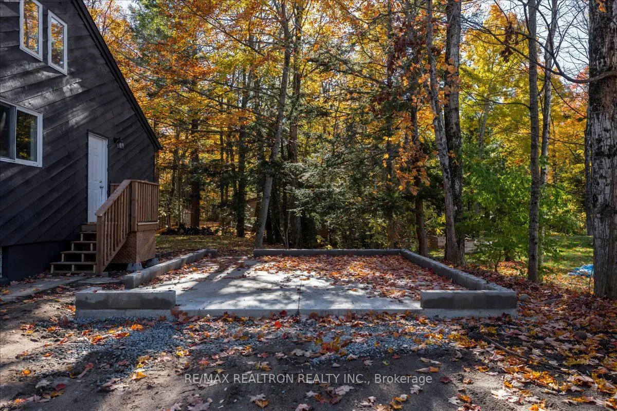 901 17th Concession West Road