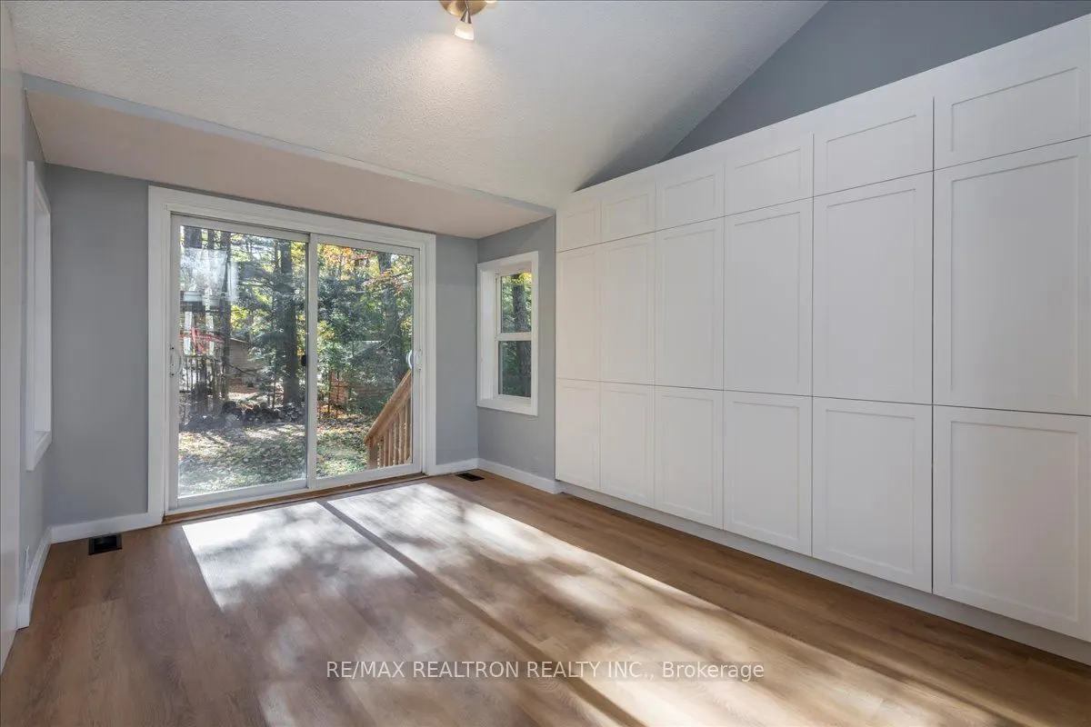 901 17th Concession West Road