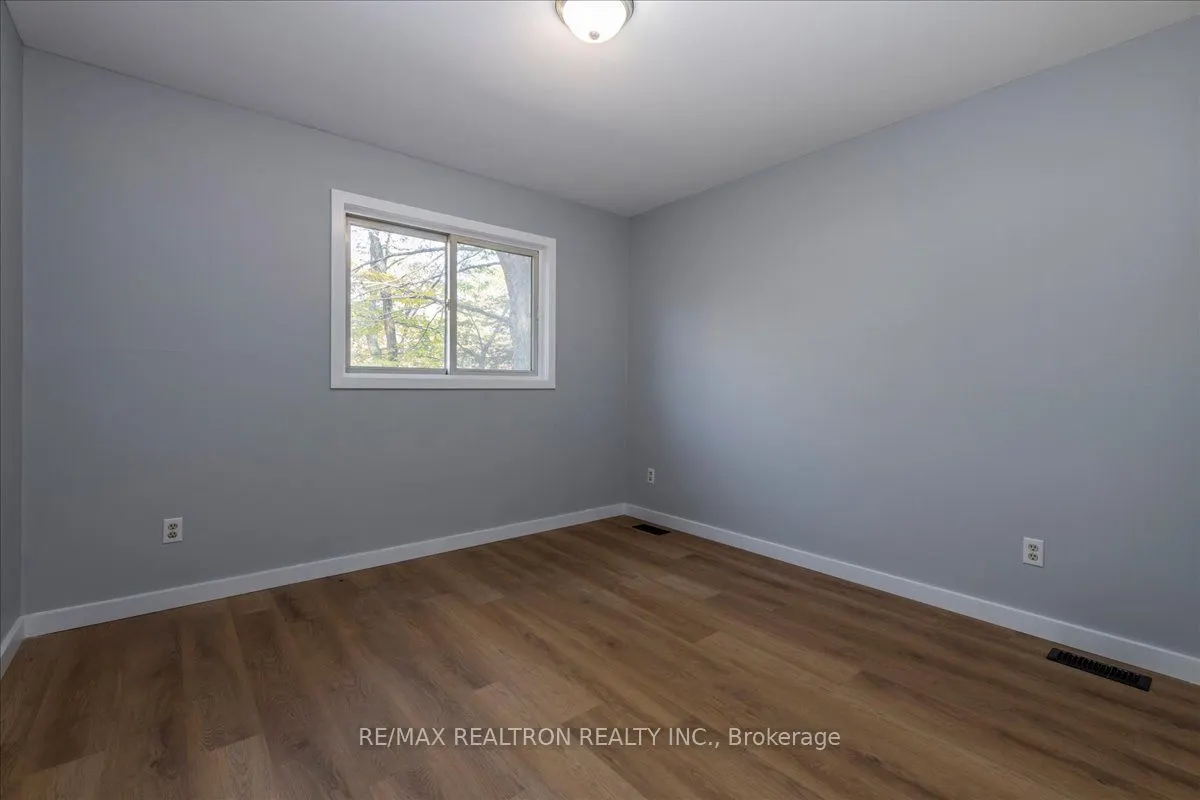 901 17th Concession West Road