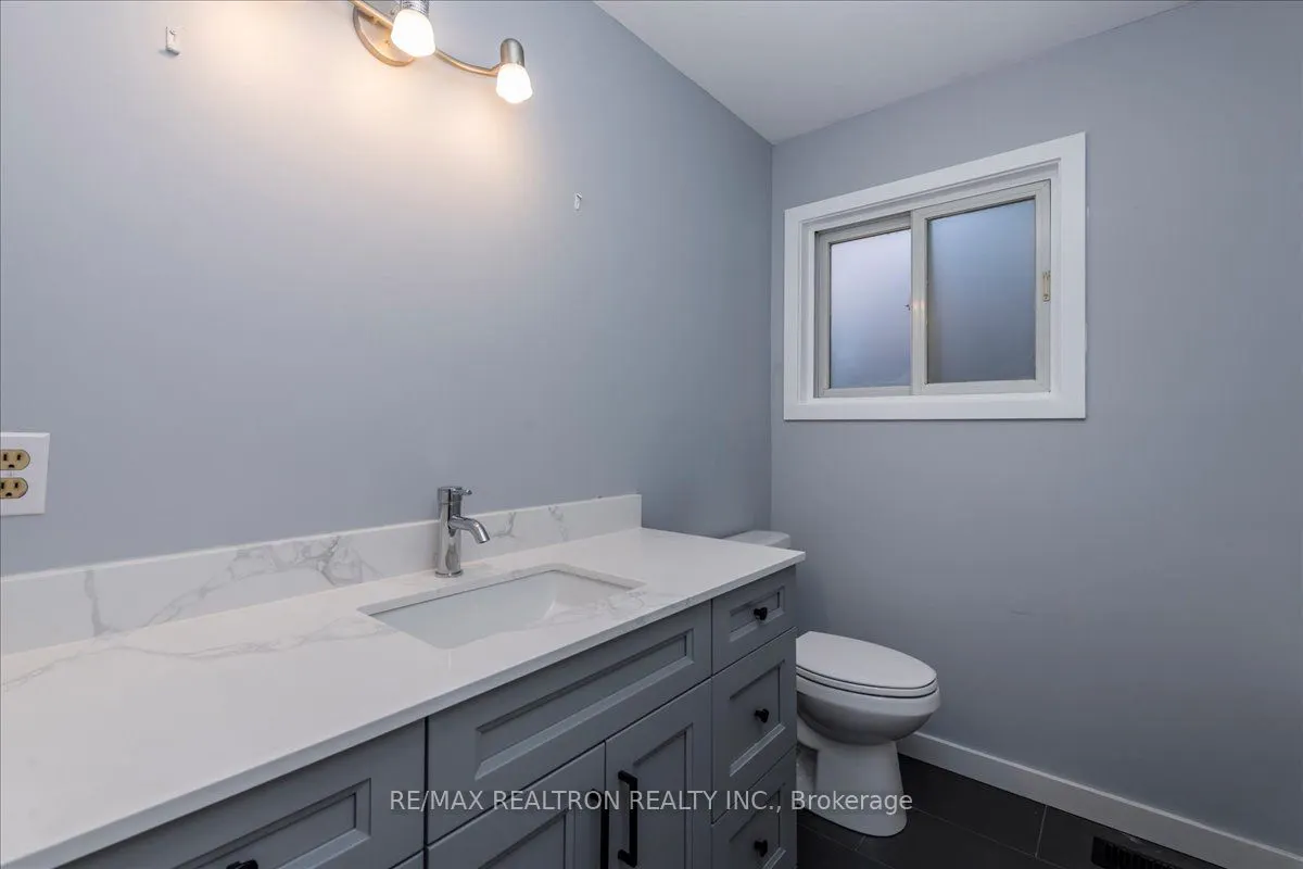 901 17th Concession West Road