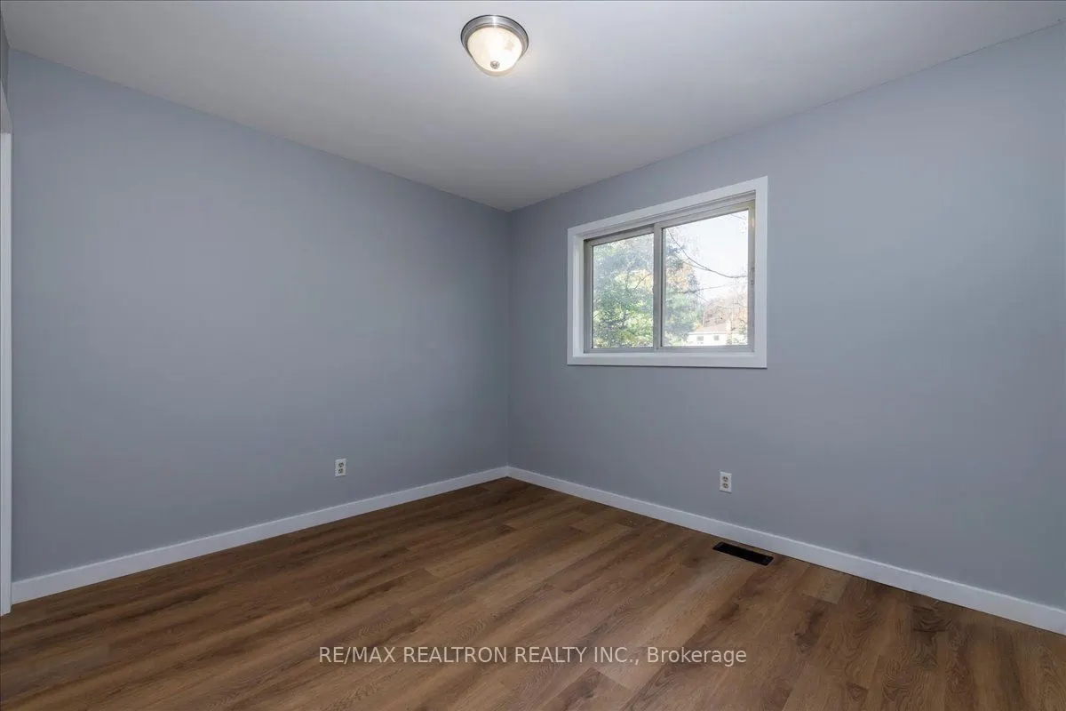 901 17th Concession West Road