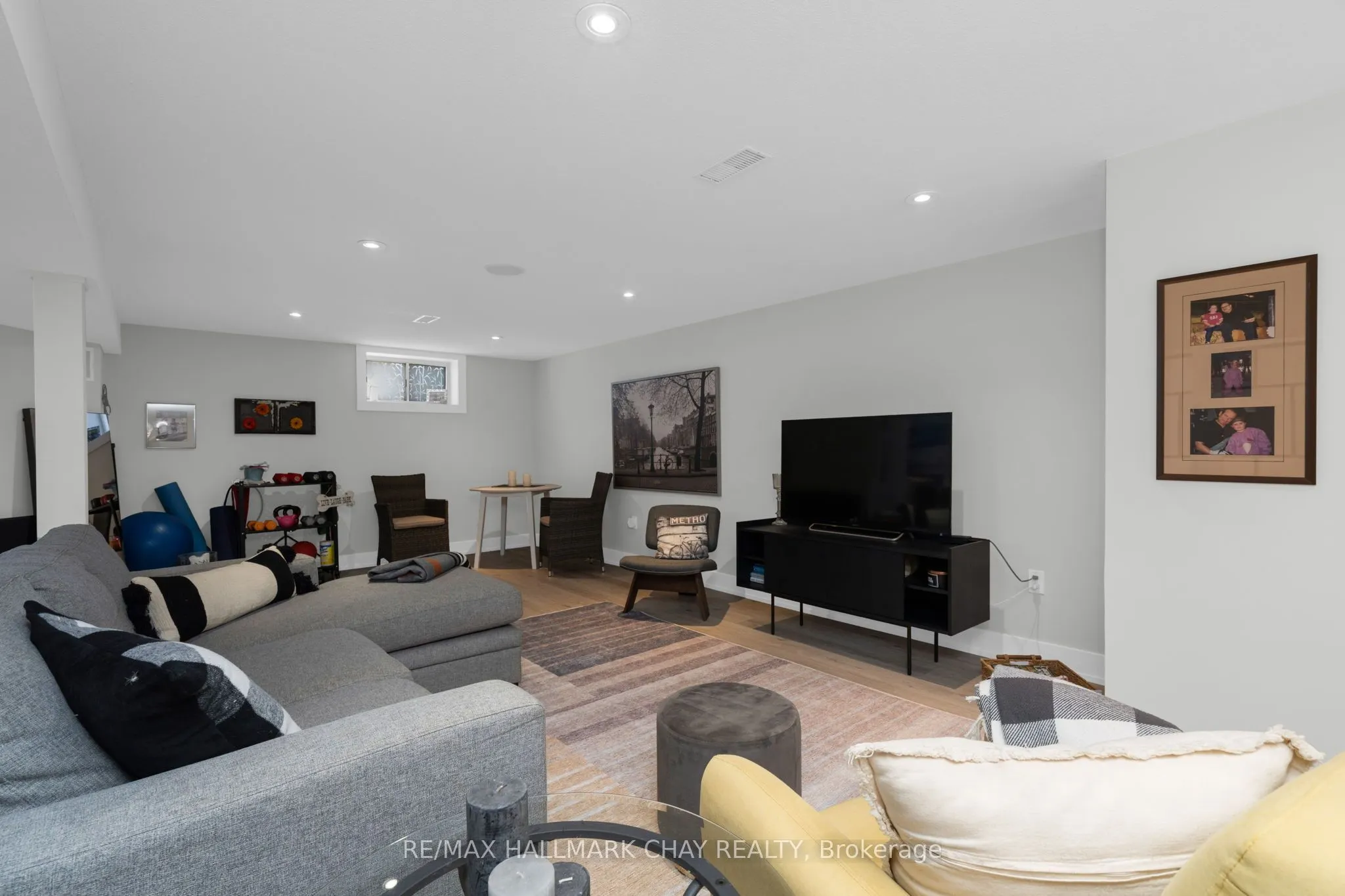 15 Bothwell Crescent