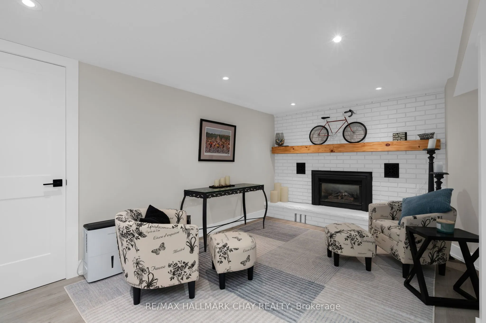 15 Bothwell Crescent