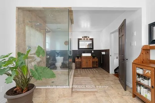 1398 Old Second Road N