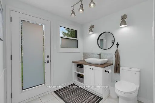 1398 Old Second Road N