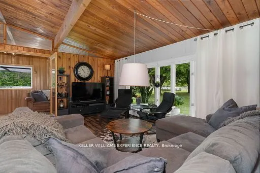 1398 Old Second Road N