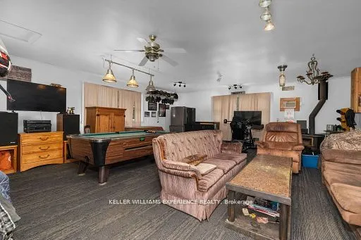 1398 Old Second Road N