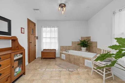 1398 Old Second Road N