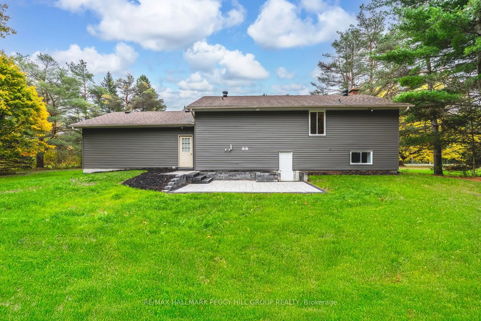 16 Hillview Crescent