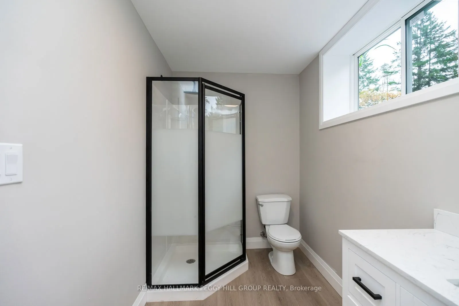 16 Hillview Crescent