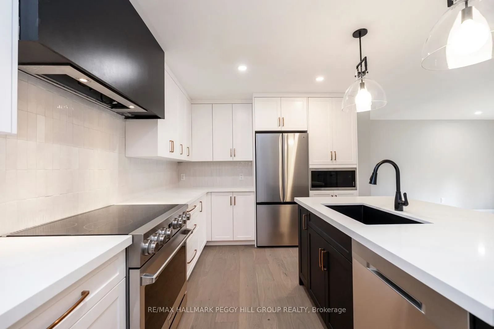 16 Hillview Crescent