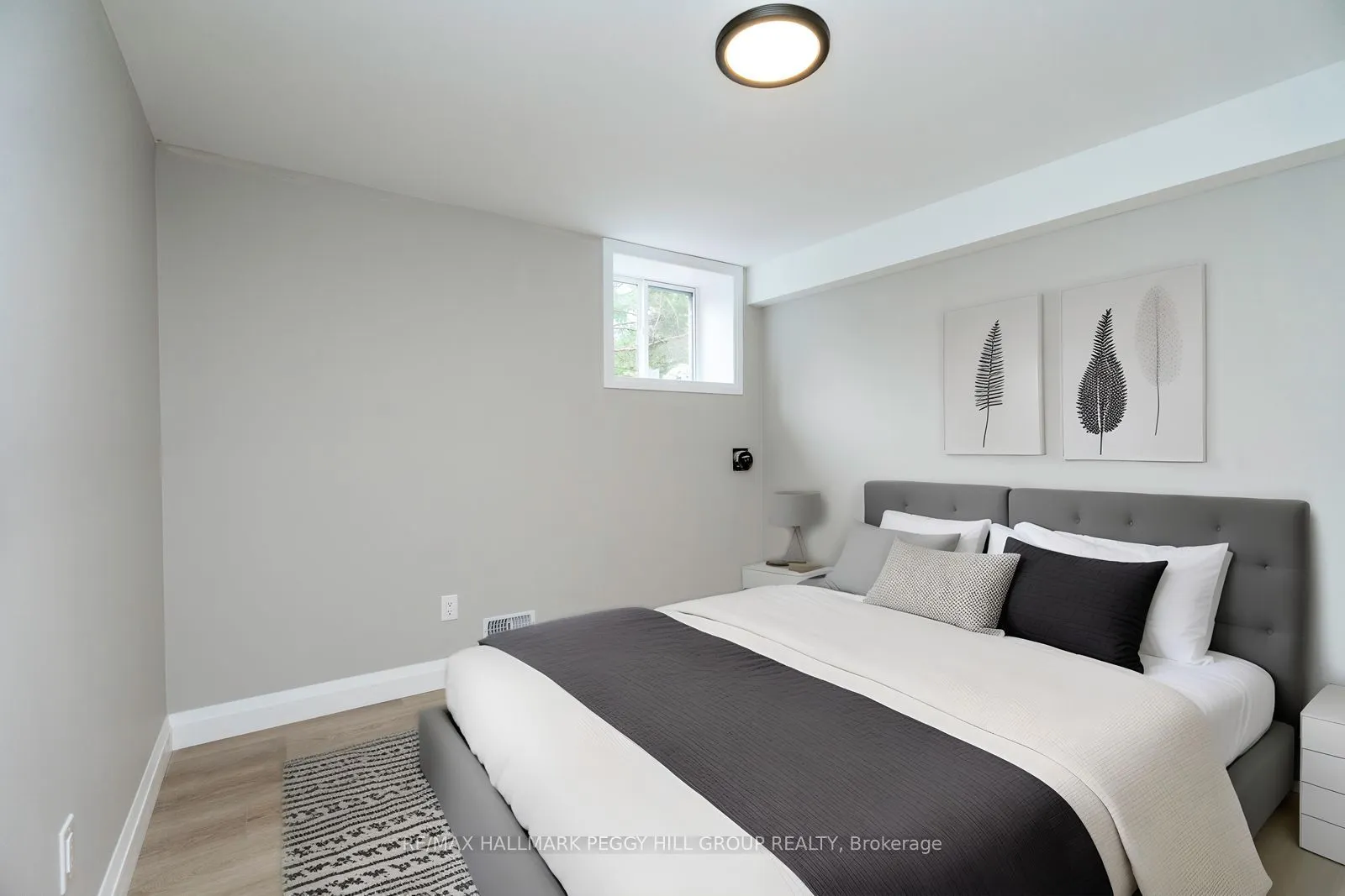 16 Hillview Crescent