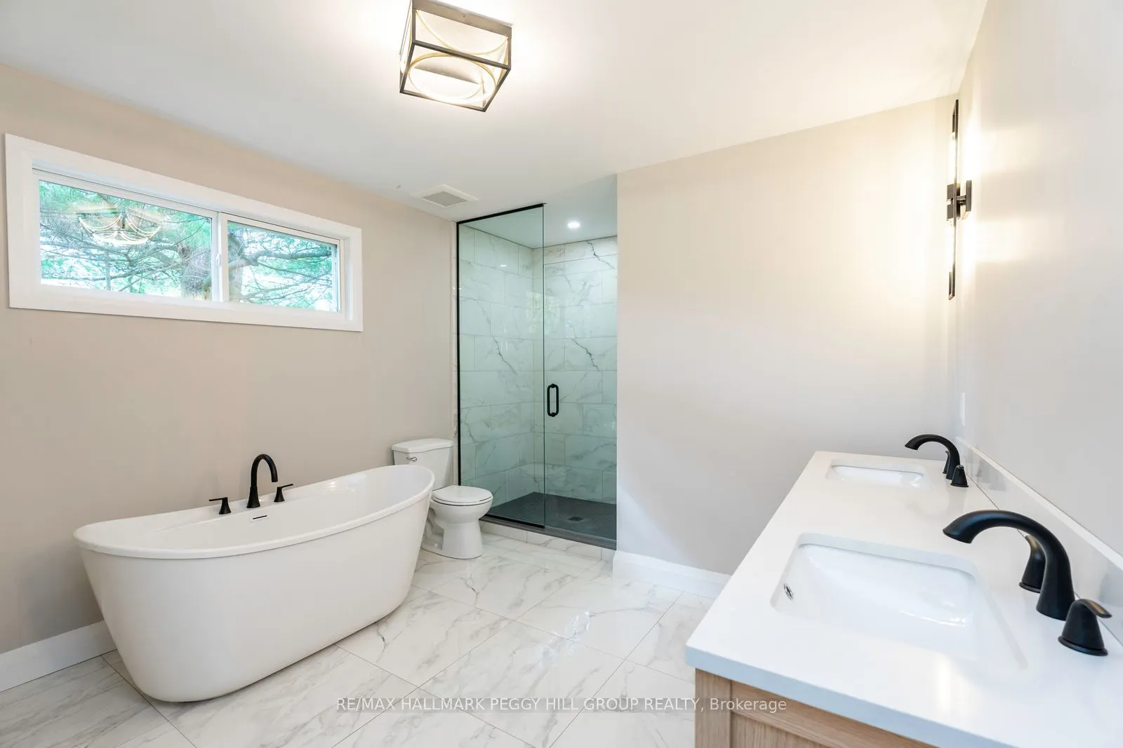 16 Hillview Crescent