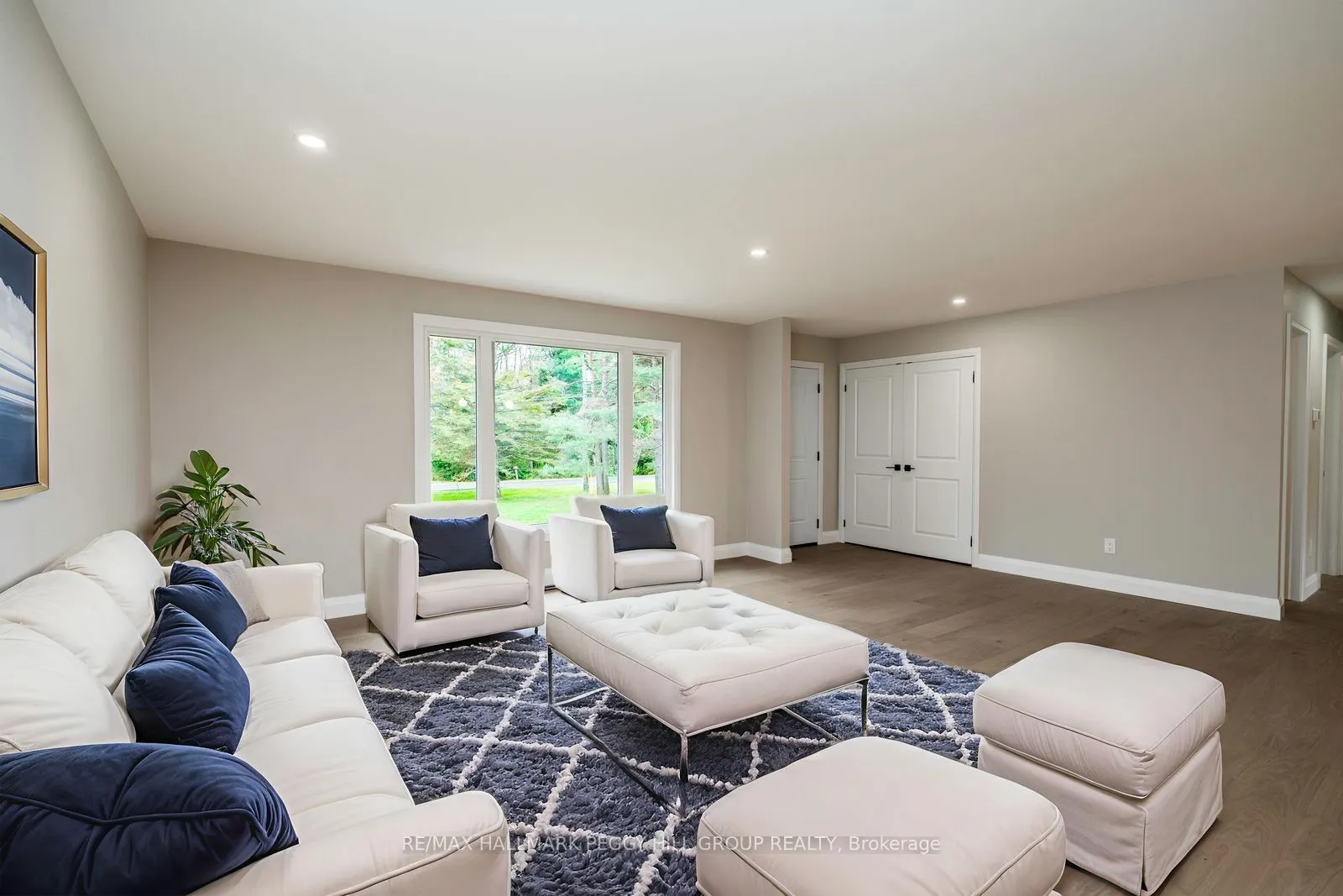 16 Hillview Crescent