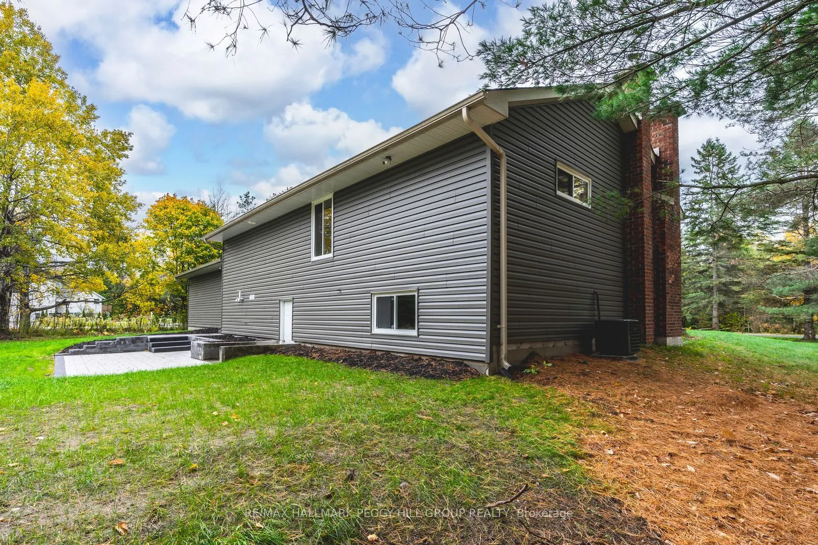 16 Hillview Crescent