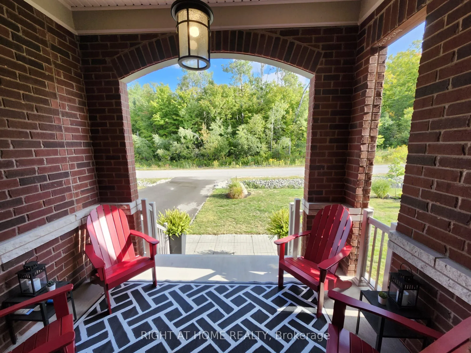 84 Diamond Valley Drive