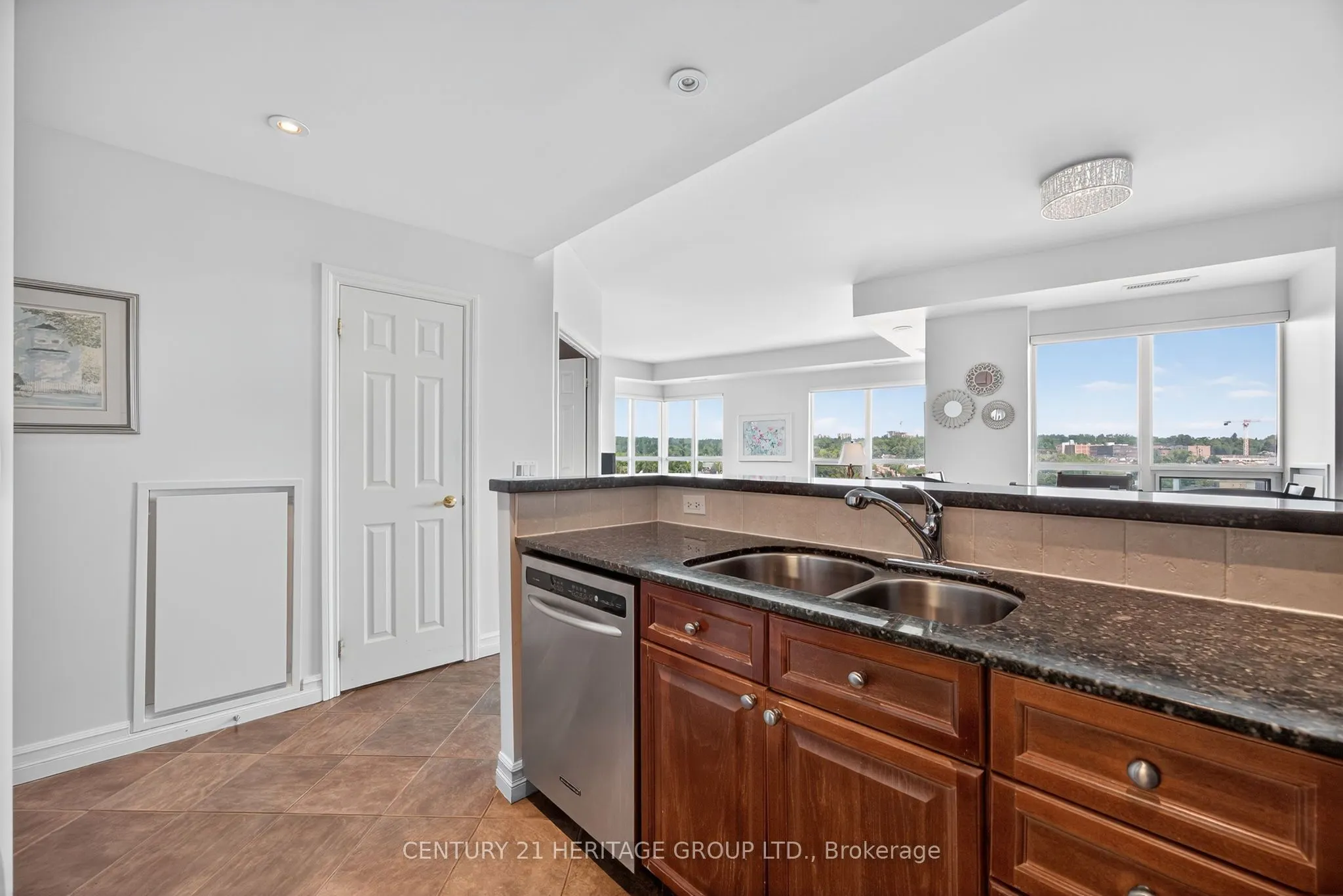 6 Toronto Street, #1008