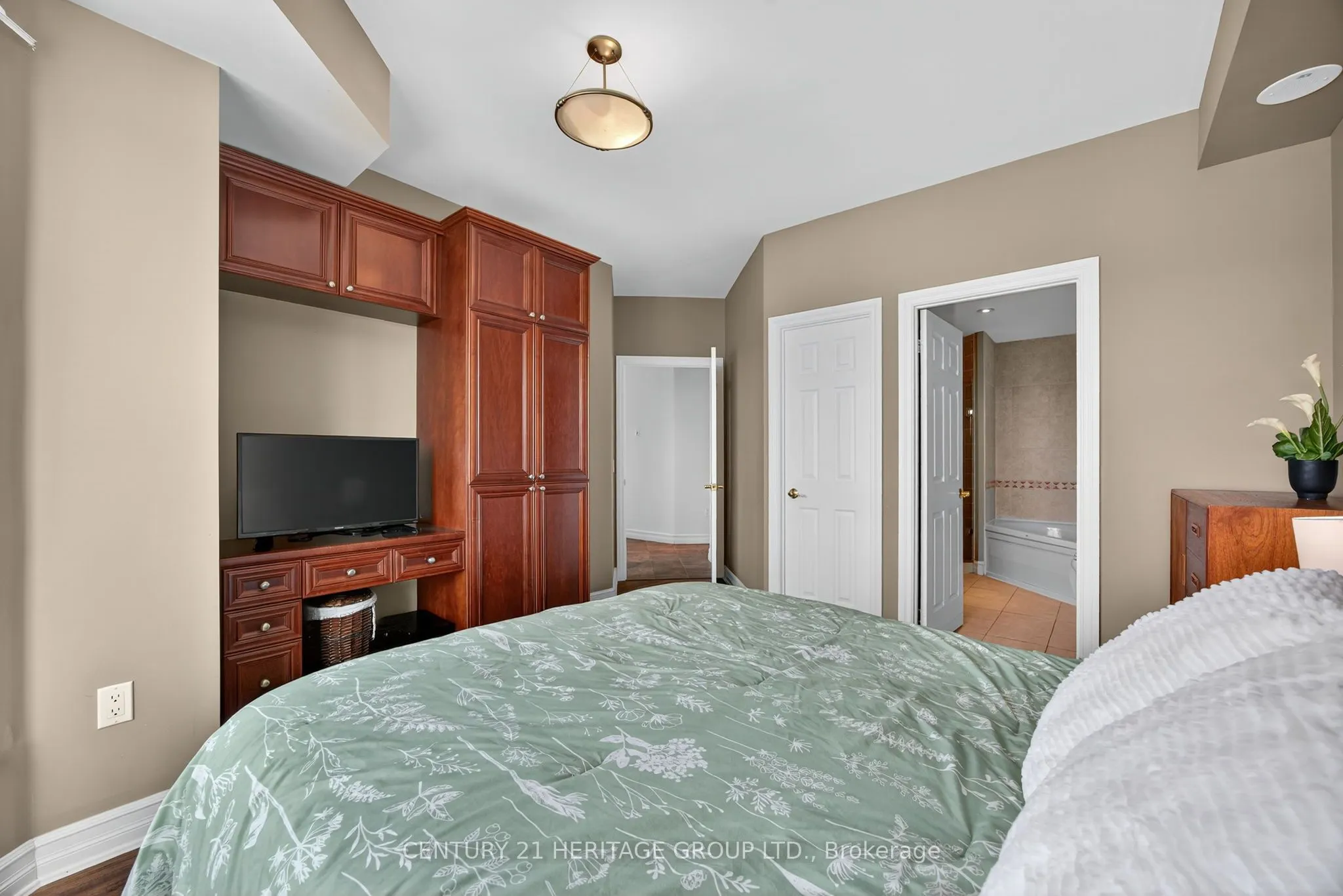 6 Toronto Street, #1008